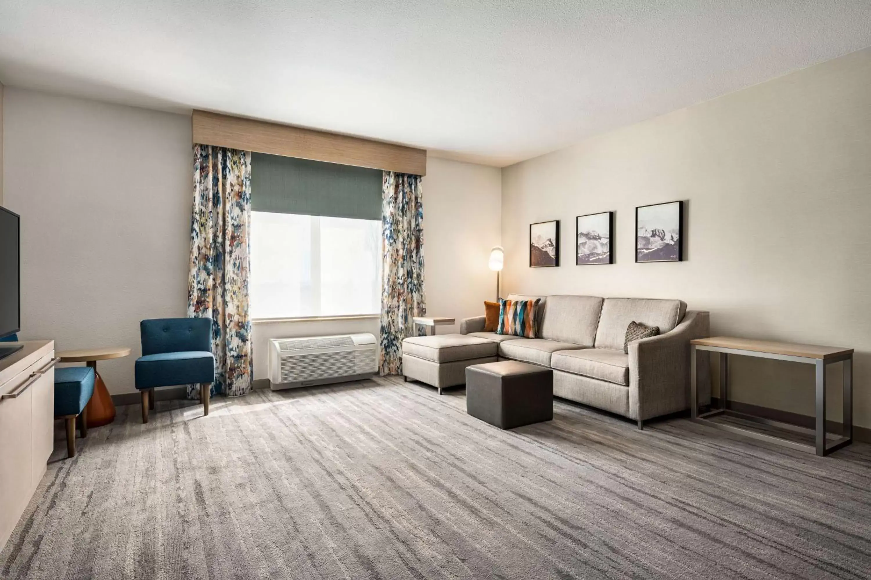 Bedroom, Seating Area in Hilton Garden Inn Fort Collins