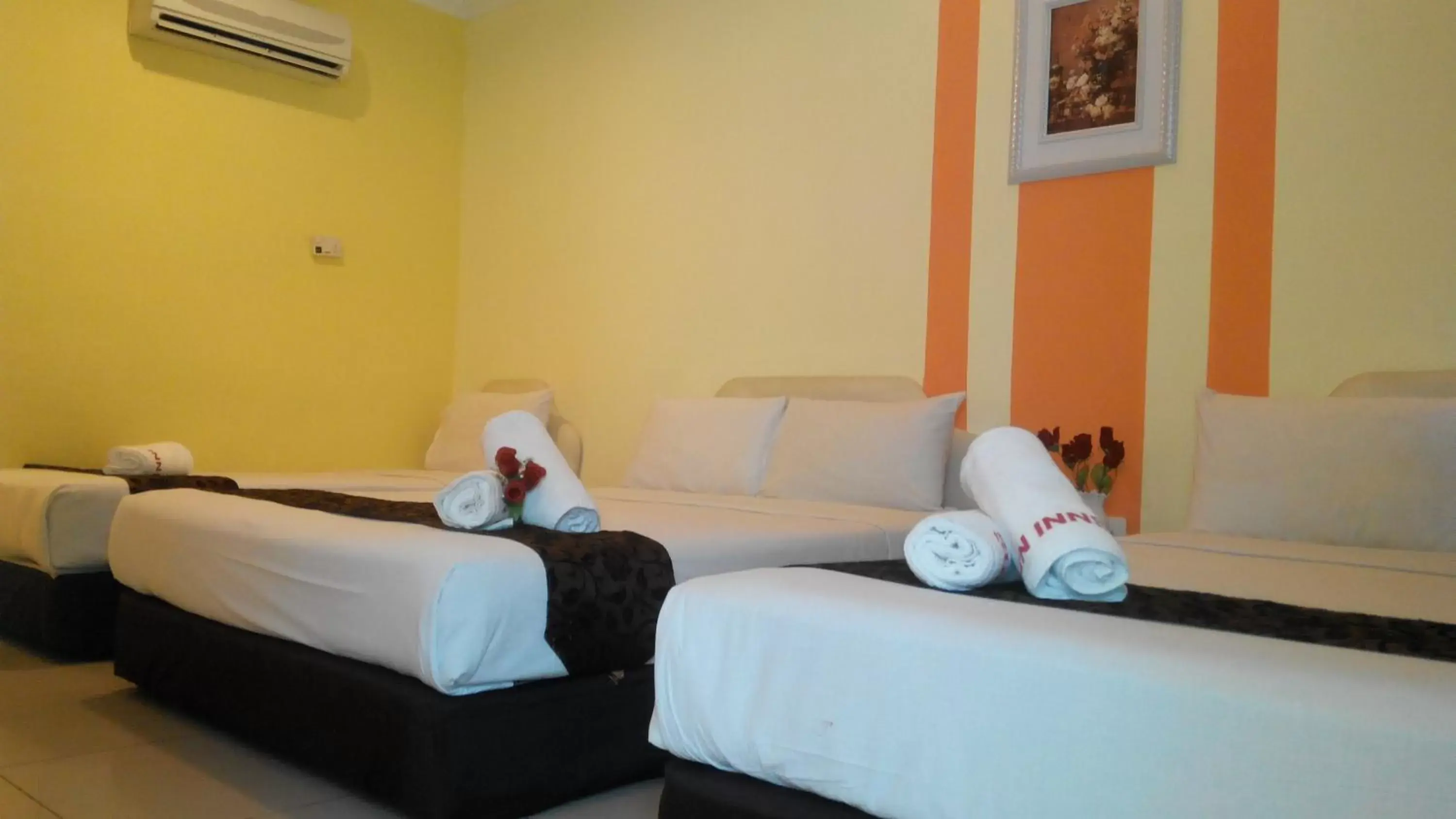 bunk bed, Seating Area in Sun Inns Hotel Kuala Selangor
