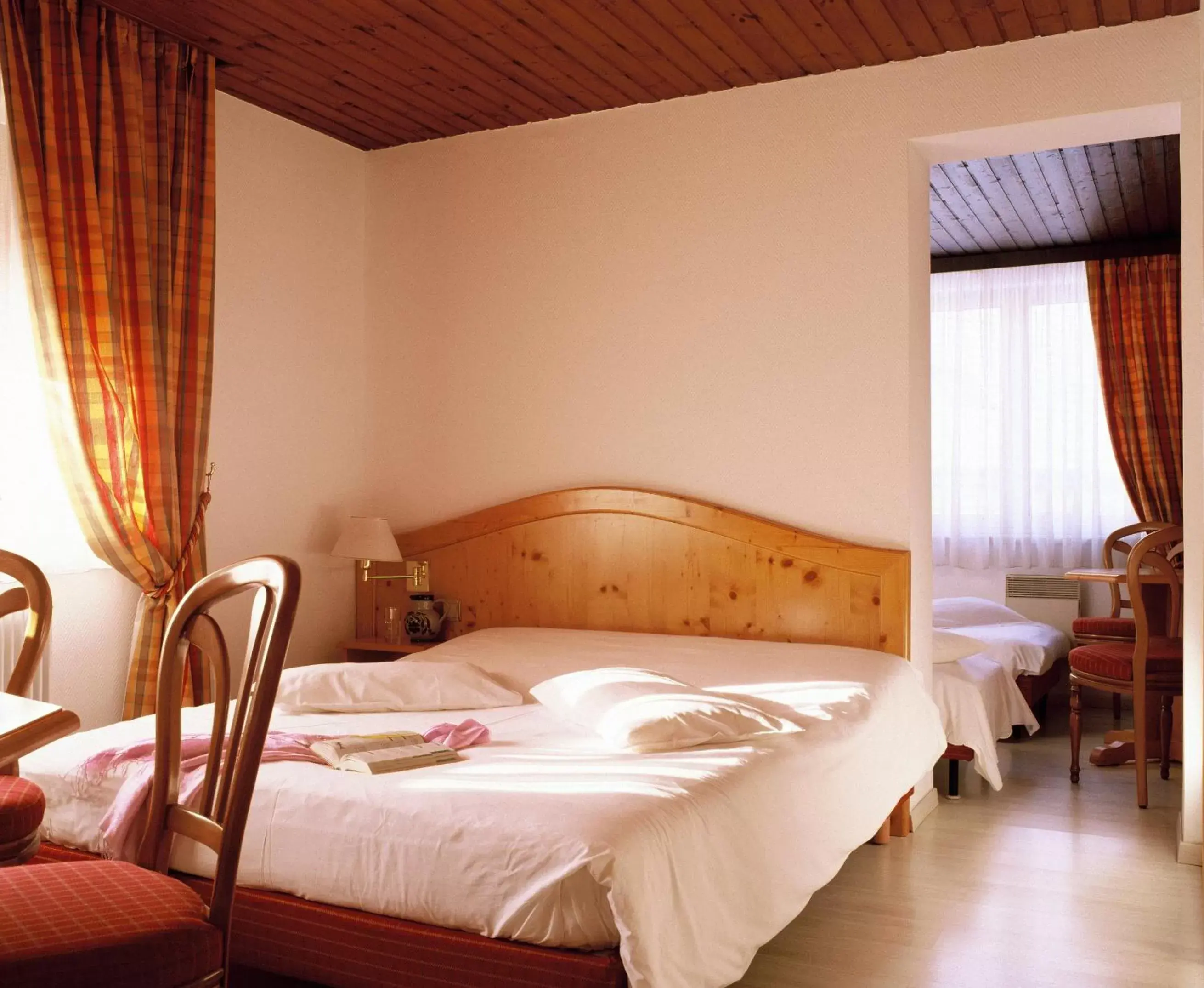 Bedroom, Bed in Logis Hostellerie Motel Au Bois Le Sire