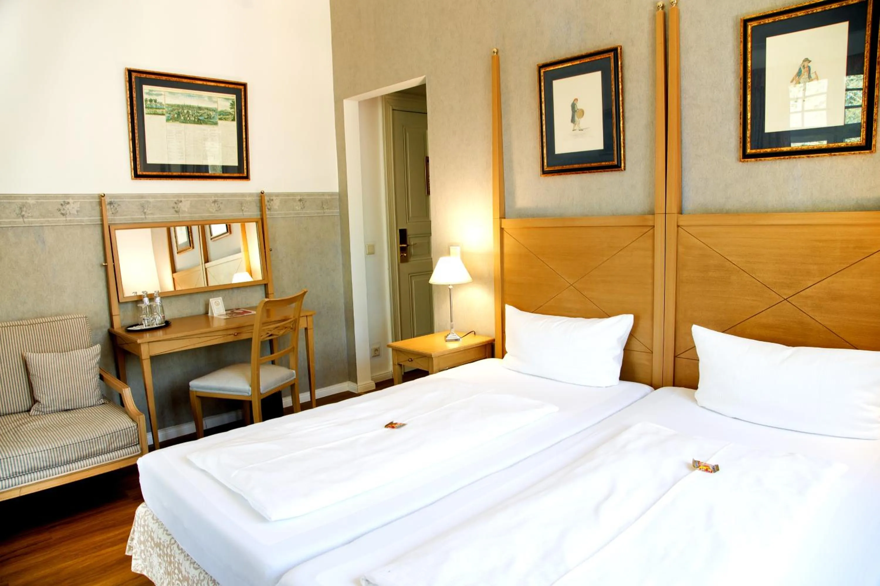 Photo of the whole room, Bed in Hotel Kronprinz