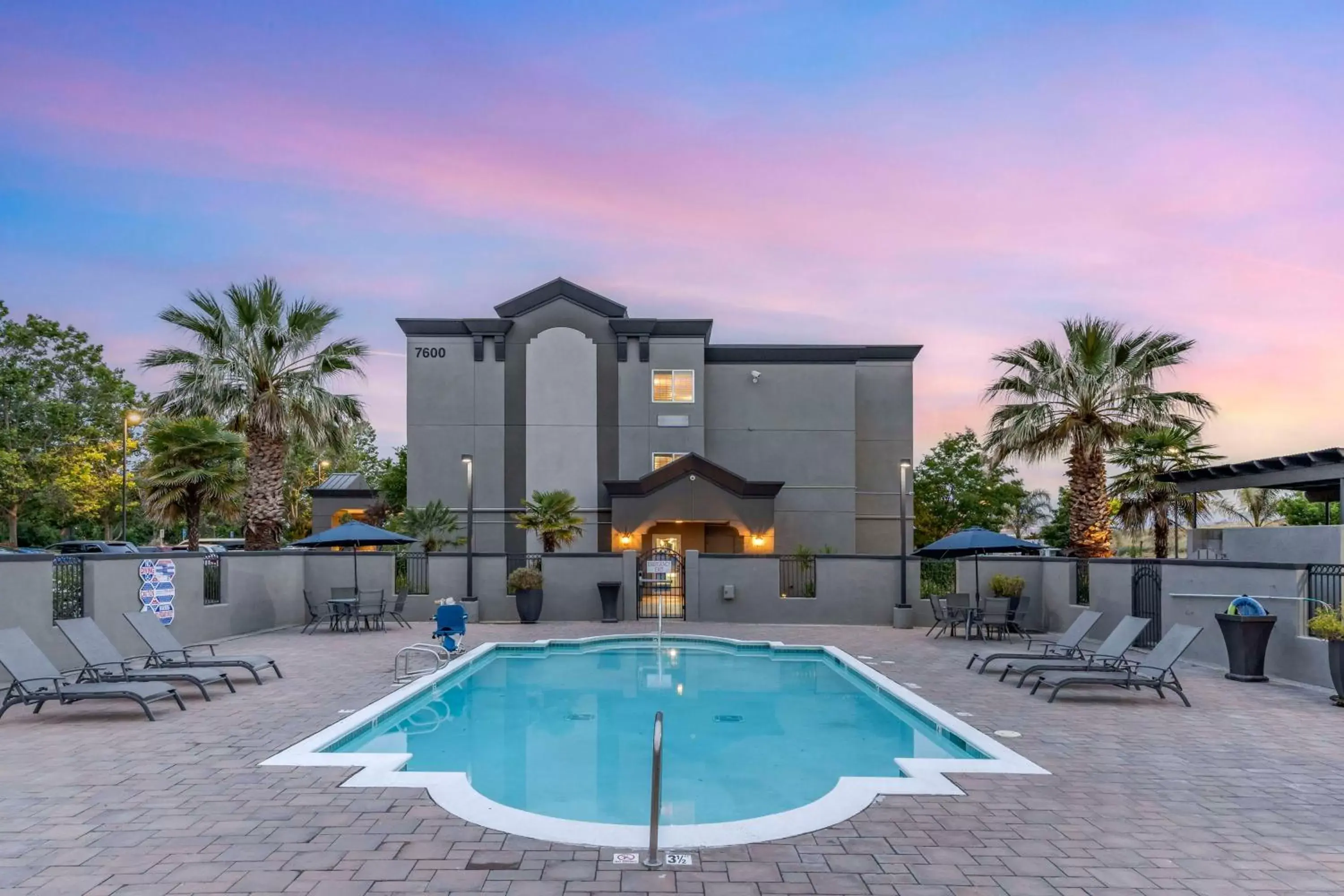 Pool view, Swimming Pool in Best Western Plus Vineyard Inn