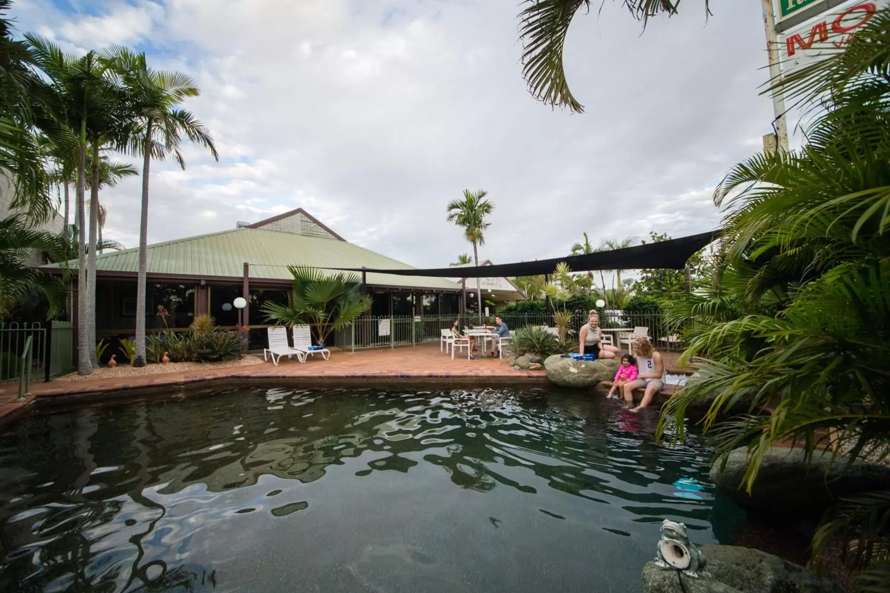 Swimming Pool in Glenmore Palms Motel