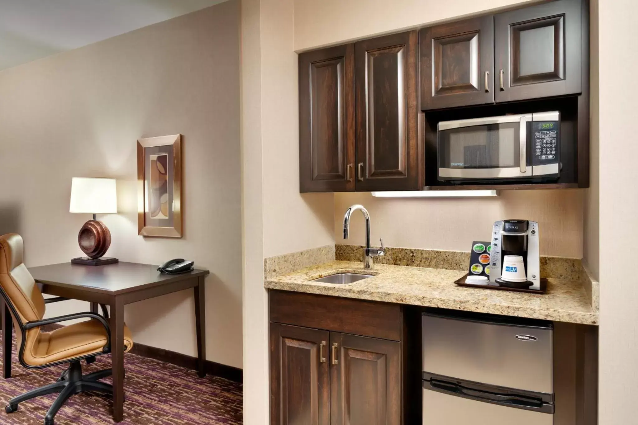 Photo of the whole room, Kitchen/Kitchenette in Holiday Inn Express Hotel & Suites Billings, an IHG Hotel