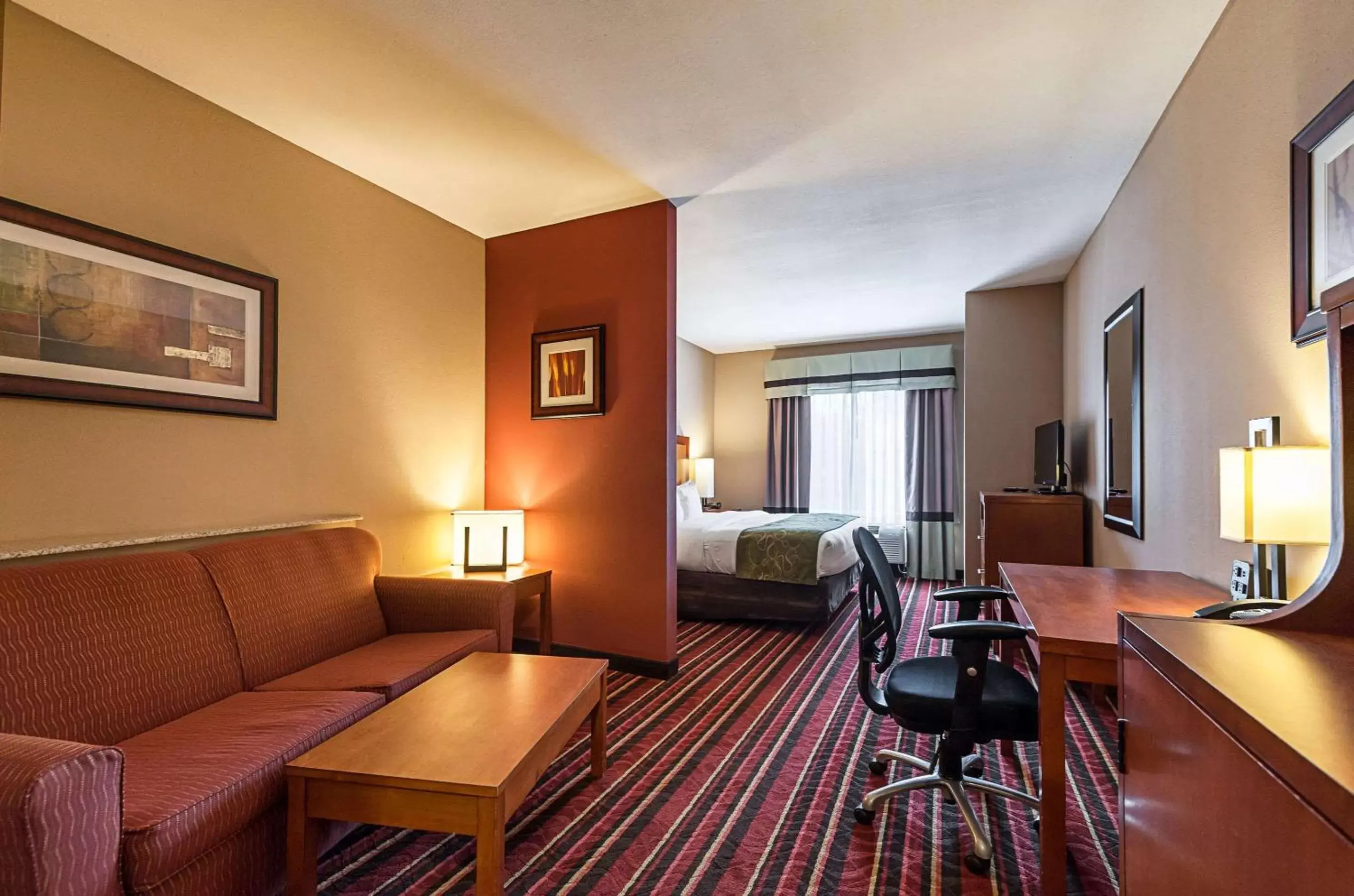 Photo of the whole room, Seating Area in Comfort Suites Sulphur - Lake Charles