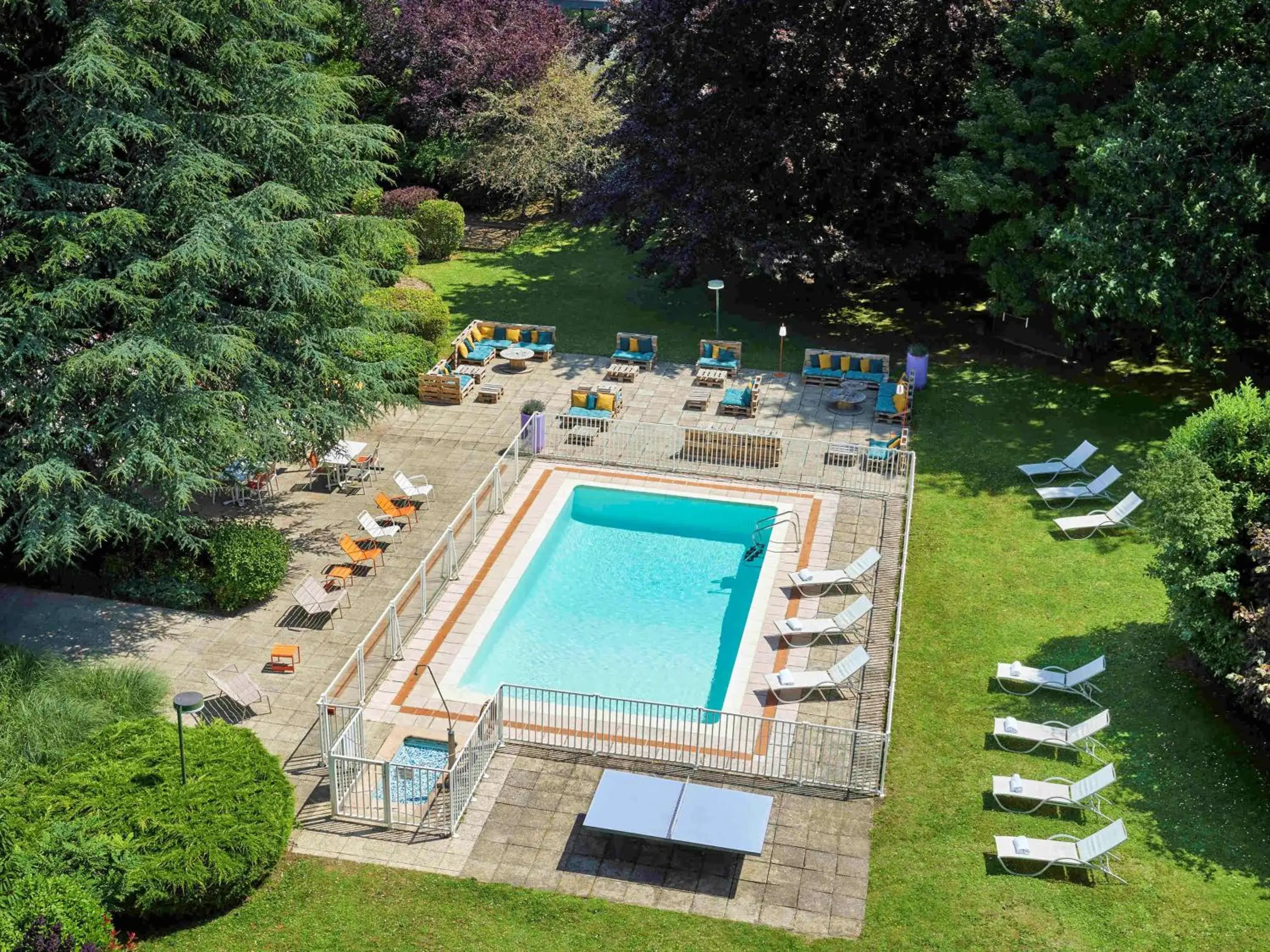 Activities, Pool View in Novotel Massy Palaiseau