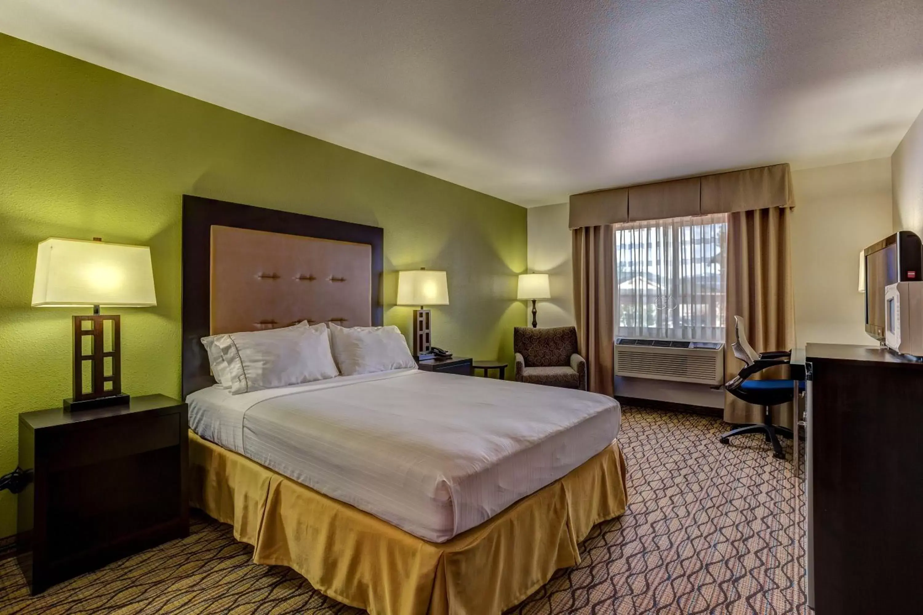 Photo of the whole room, Bed in Holiday Inn Express Hotel & Suites Montrose - Black Canyon Area, an IHG Hotel
