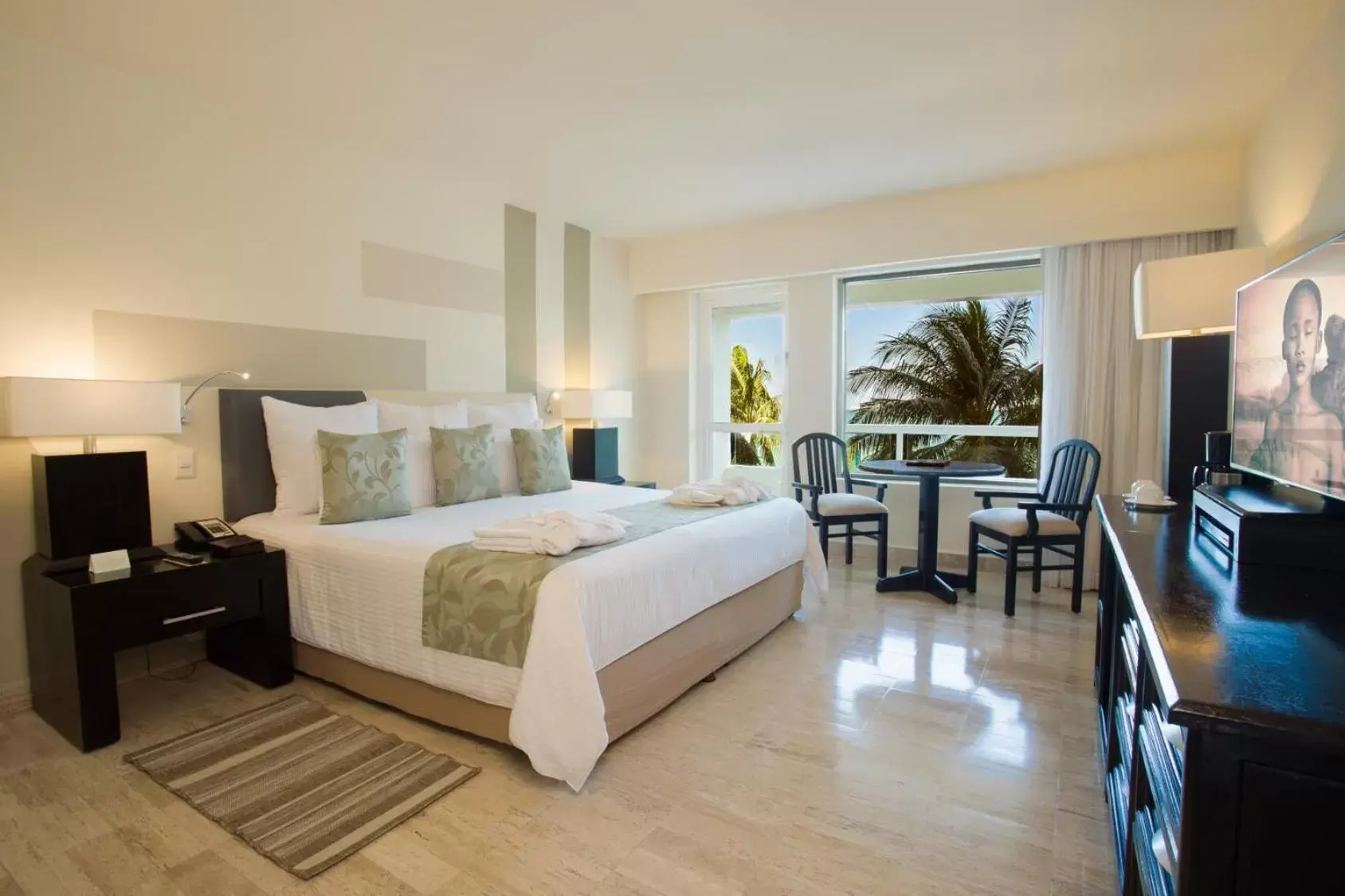 Bed in Dreams Sands Cancun Resort & Spa