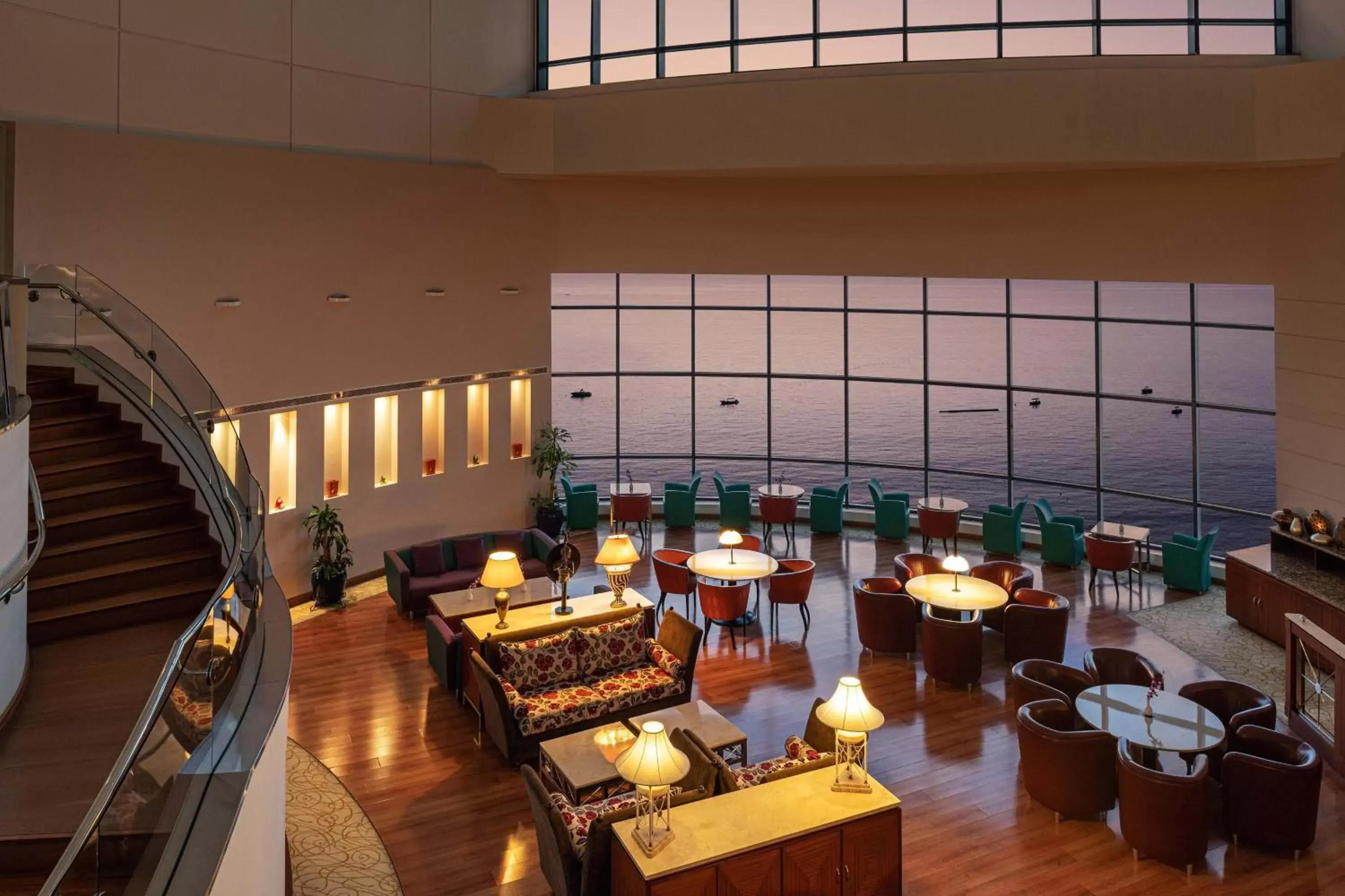 Lounge or bar, Restaurant/Places to Eat in Le Meridien Al Aqah Beach Resort