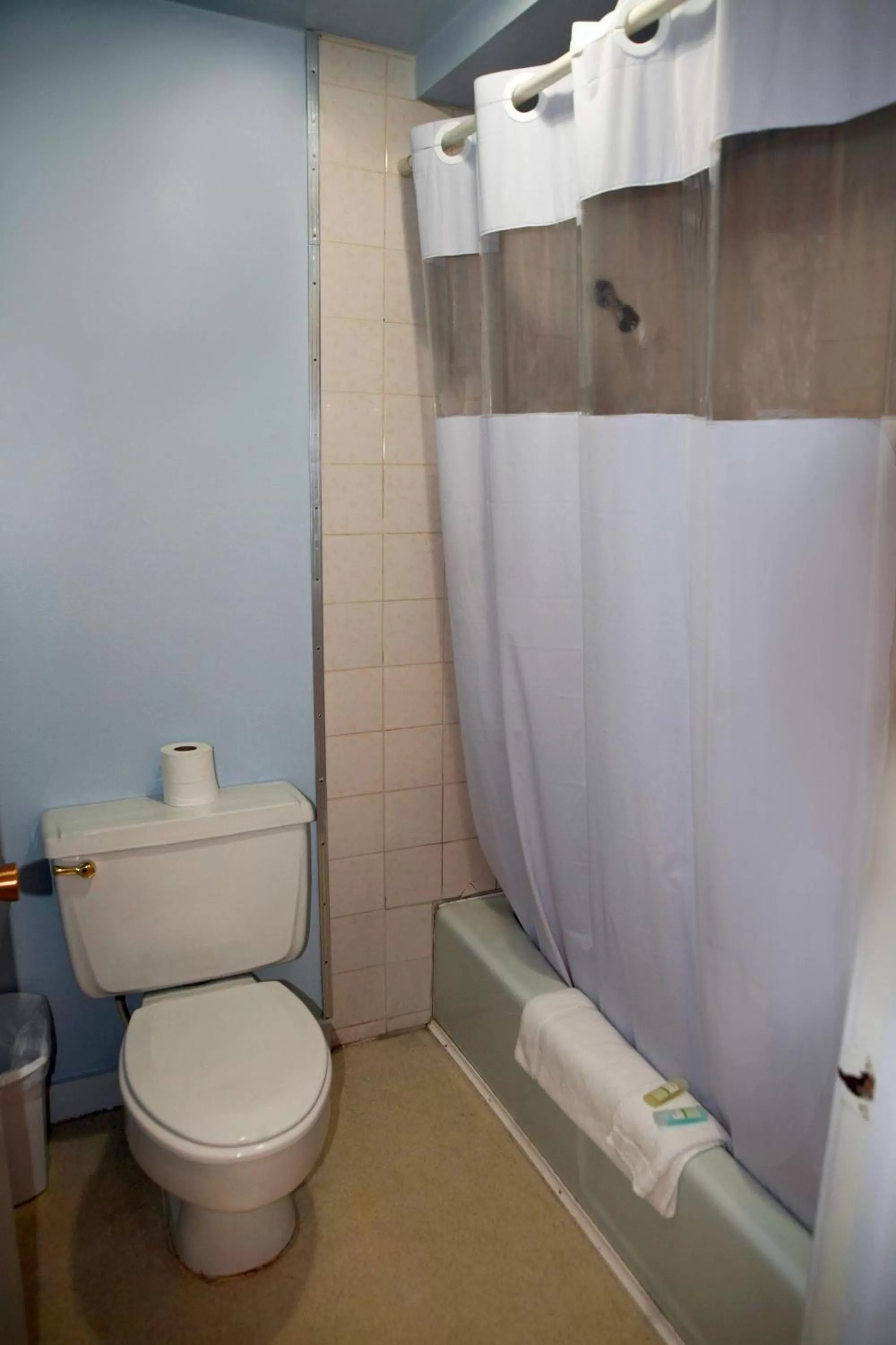 Bathroom in The Oakwood Inn