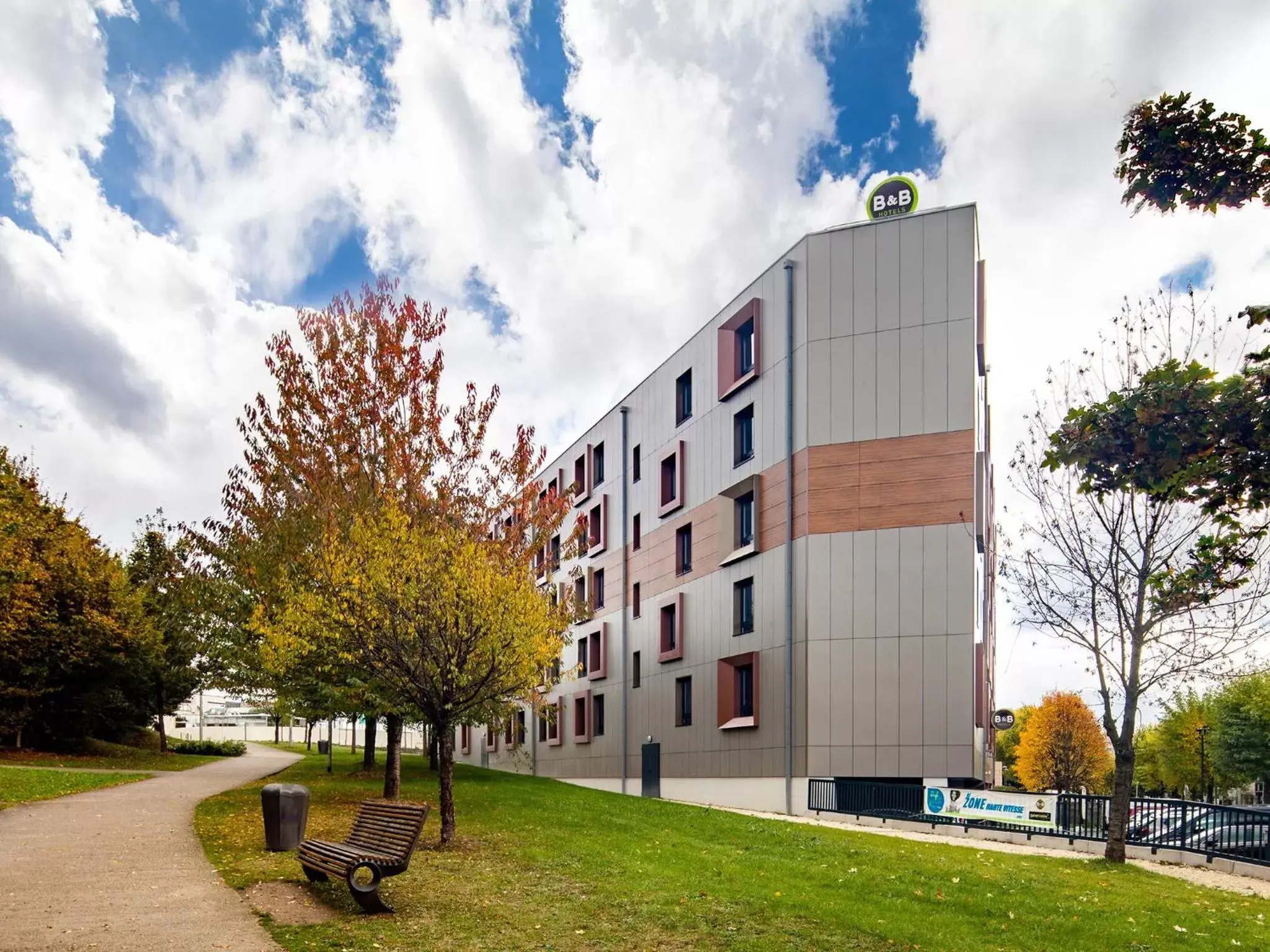 Facade/entrance in B&B HOTEL Marne-La-Vallée Torcy Facade/entrance in B&B HOTEL Marne-La-Vallée Torcy