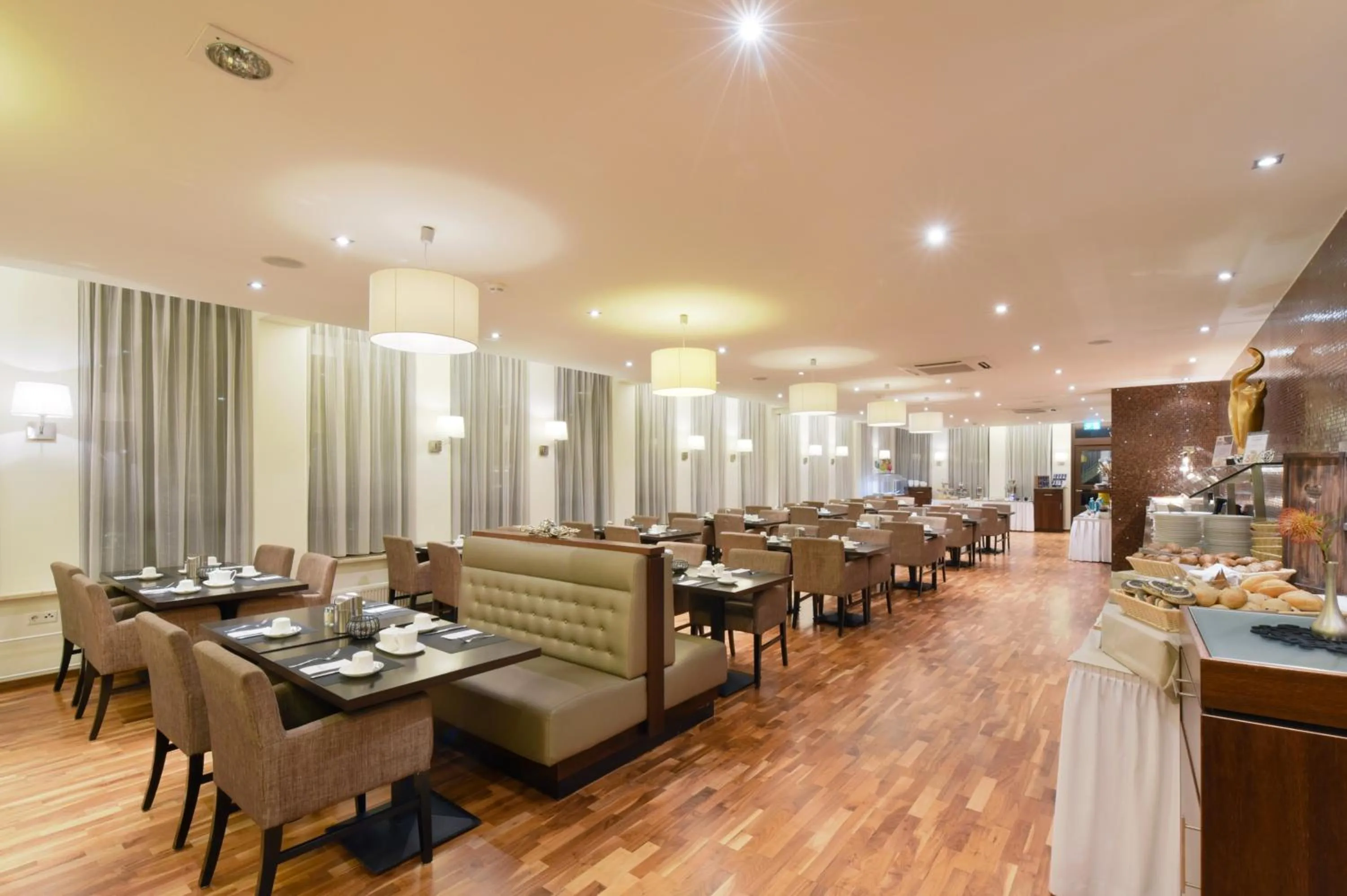 Restaurant/places to eat in ACHAT Hotel München Süd