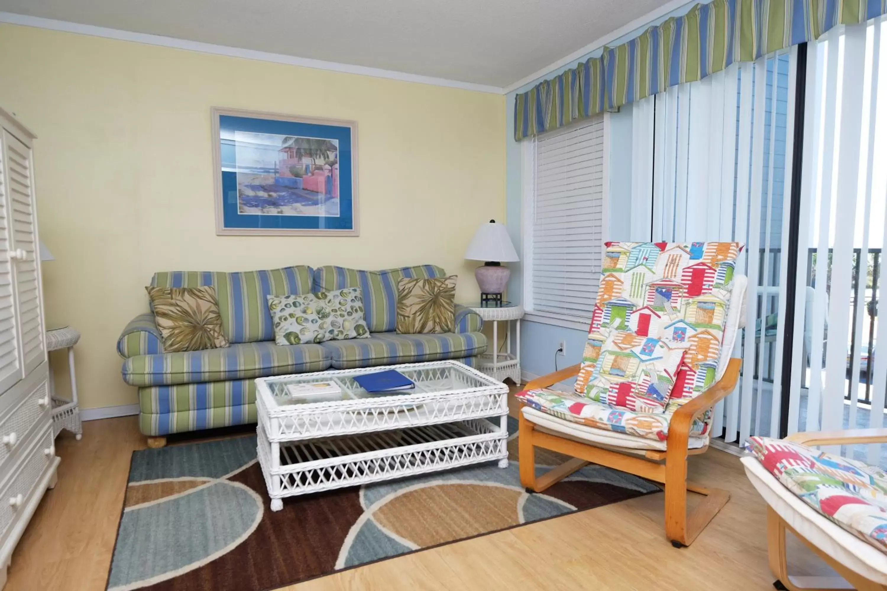 Living room, Seating Area in Myrtle Beach Resort by Beach Vacations
