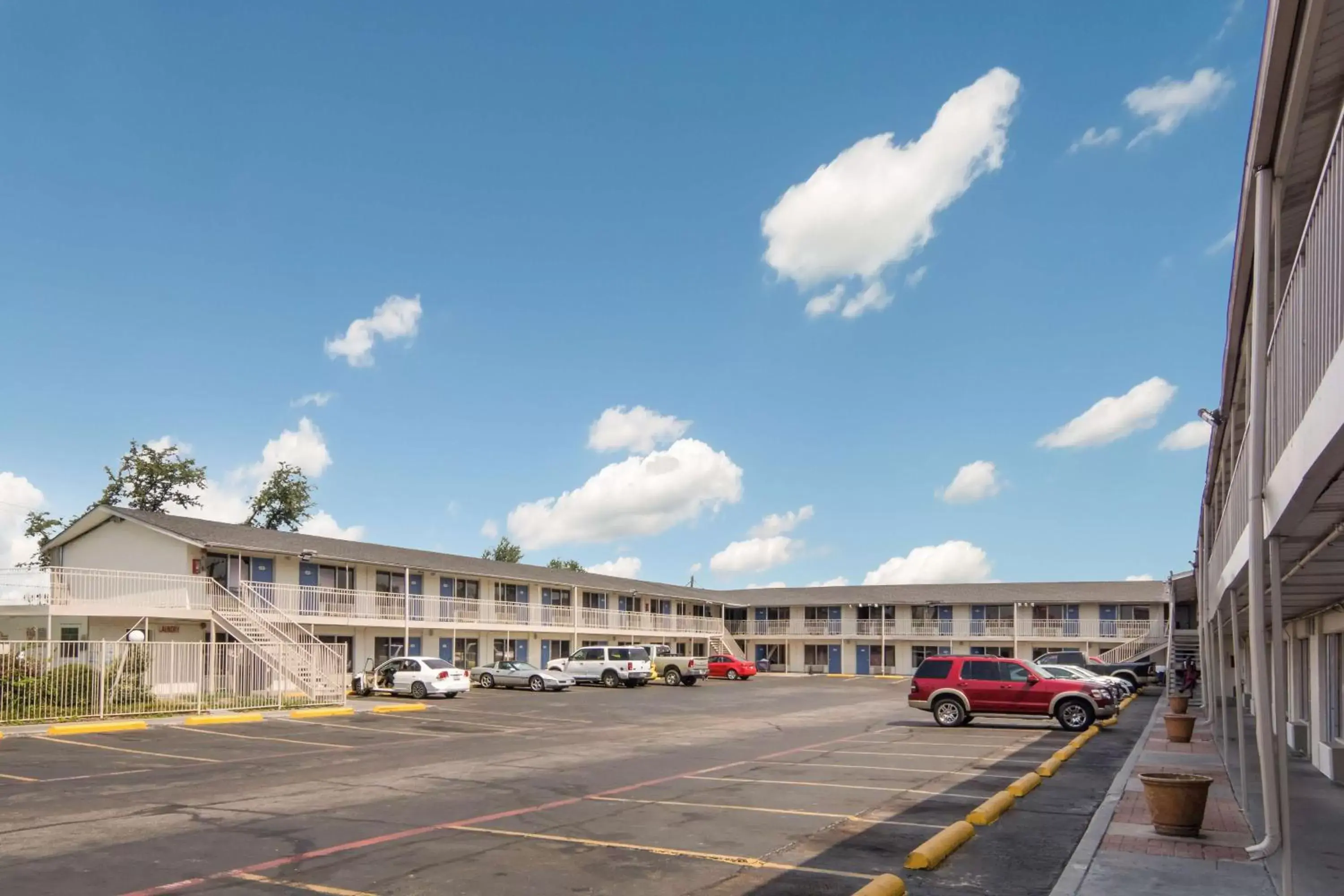 Property Building in Motel 6-Fort Worth, TX - Seminary