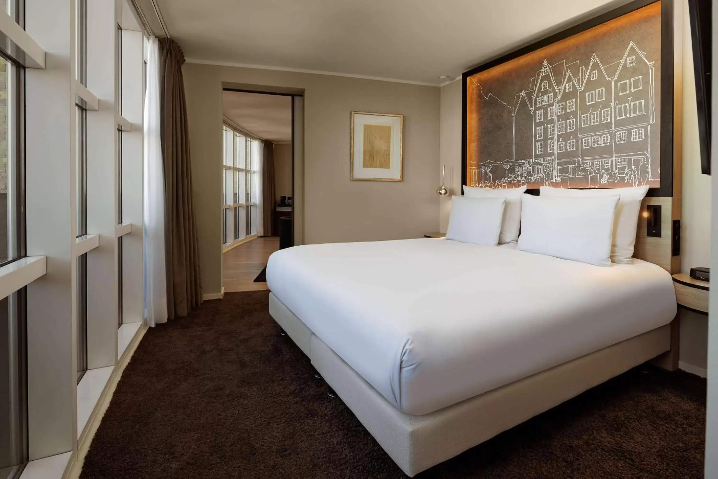 Bed in Wasserturm Hotel Cologne, Curio Collection by Hilton