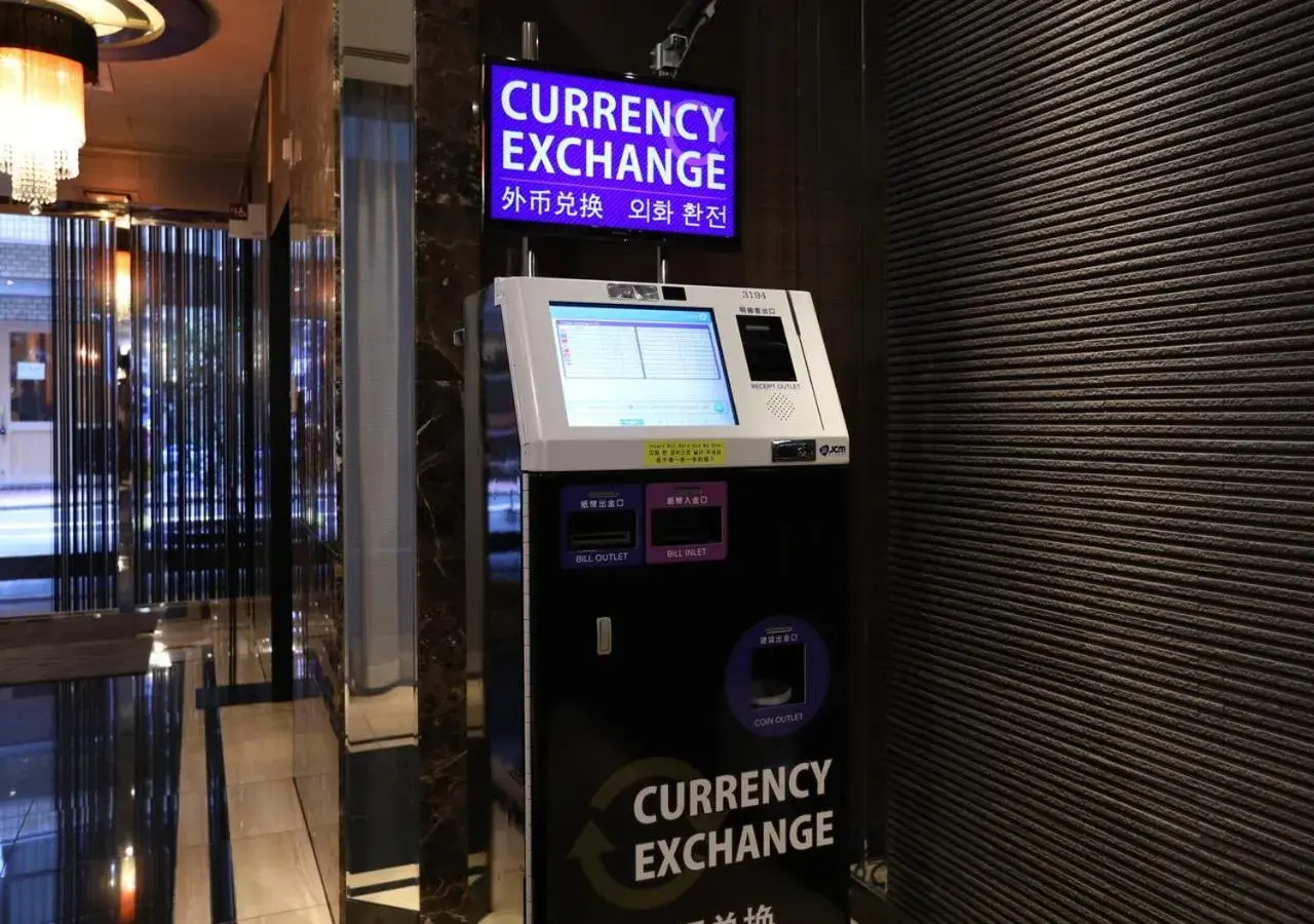 currency exchange in APA Hotel Shinjuku-Gyoemmae