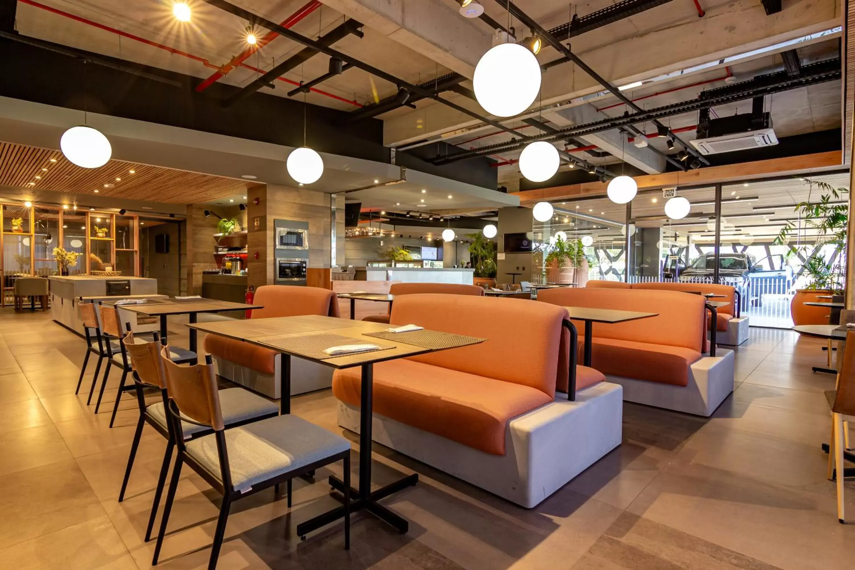 Restaurant/places to eat, Lounge/Bar in Novotel Criciuma