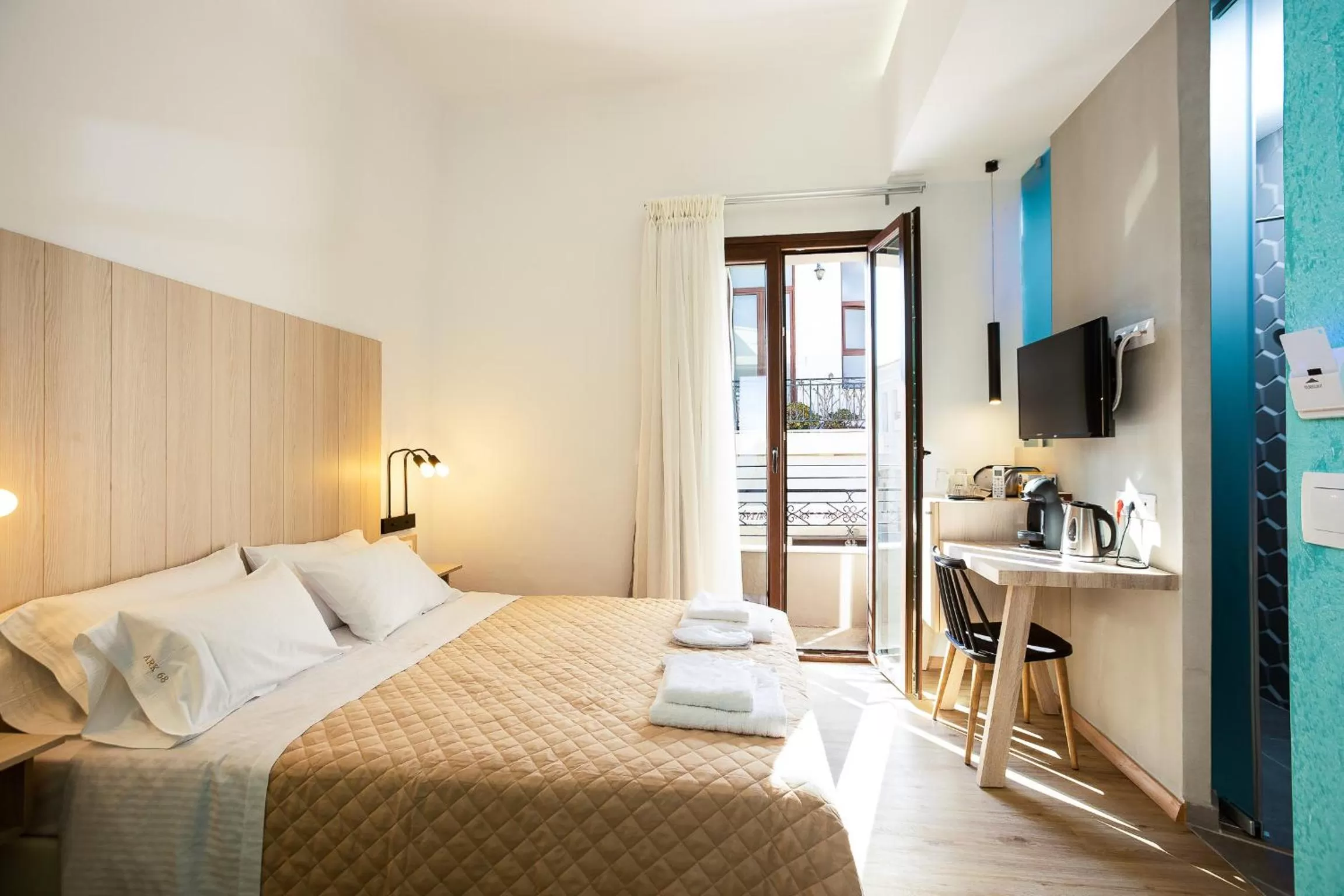 Day, Bed in Ark 68 City Rooms