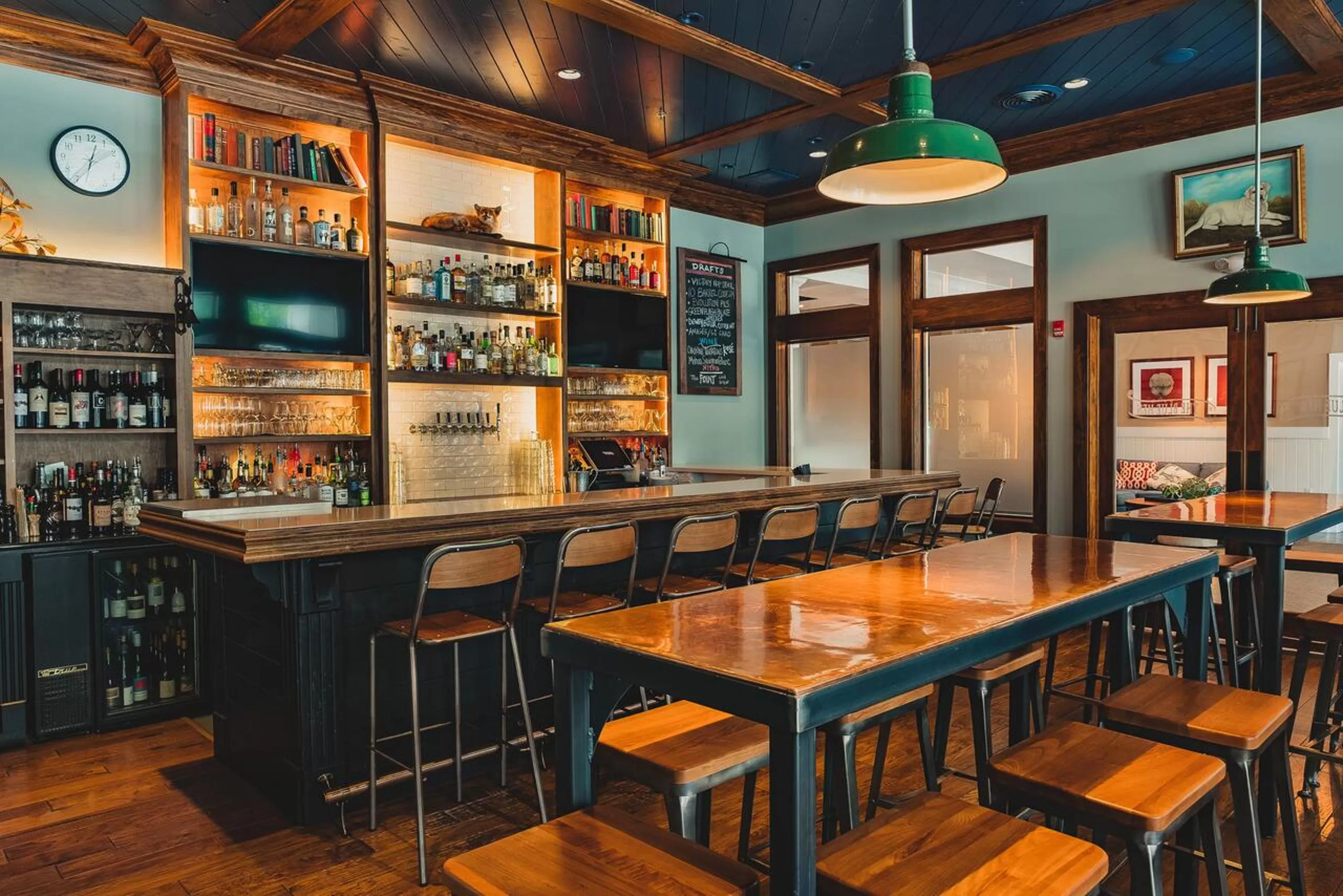 Restaurant/places to eat in Avenue Inn & Spa