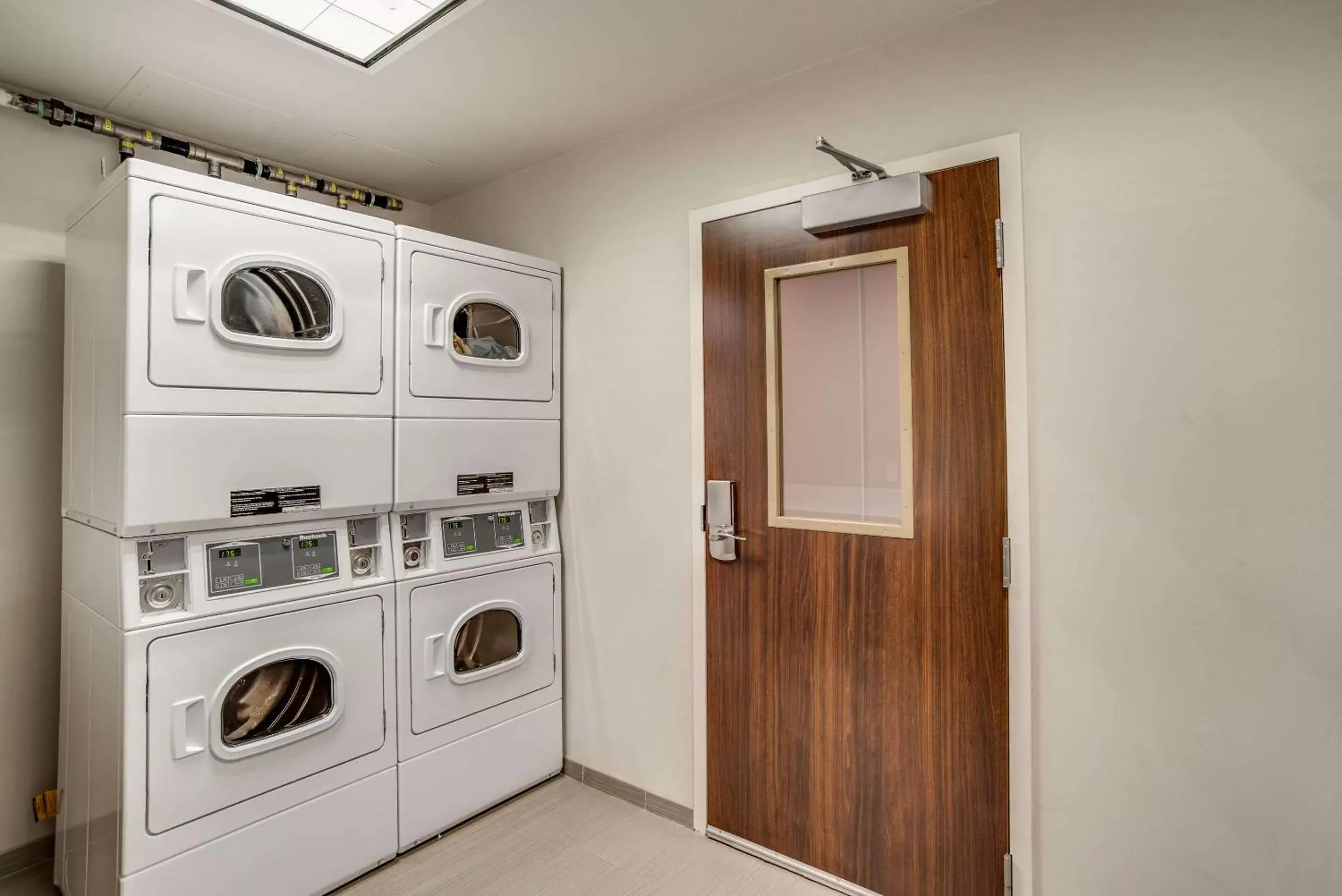 laundry, Kitchen/Kitchenette in MainStay Suites Carlisle - Harrisburg