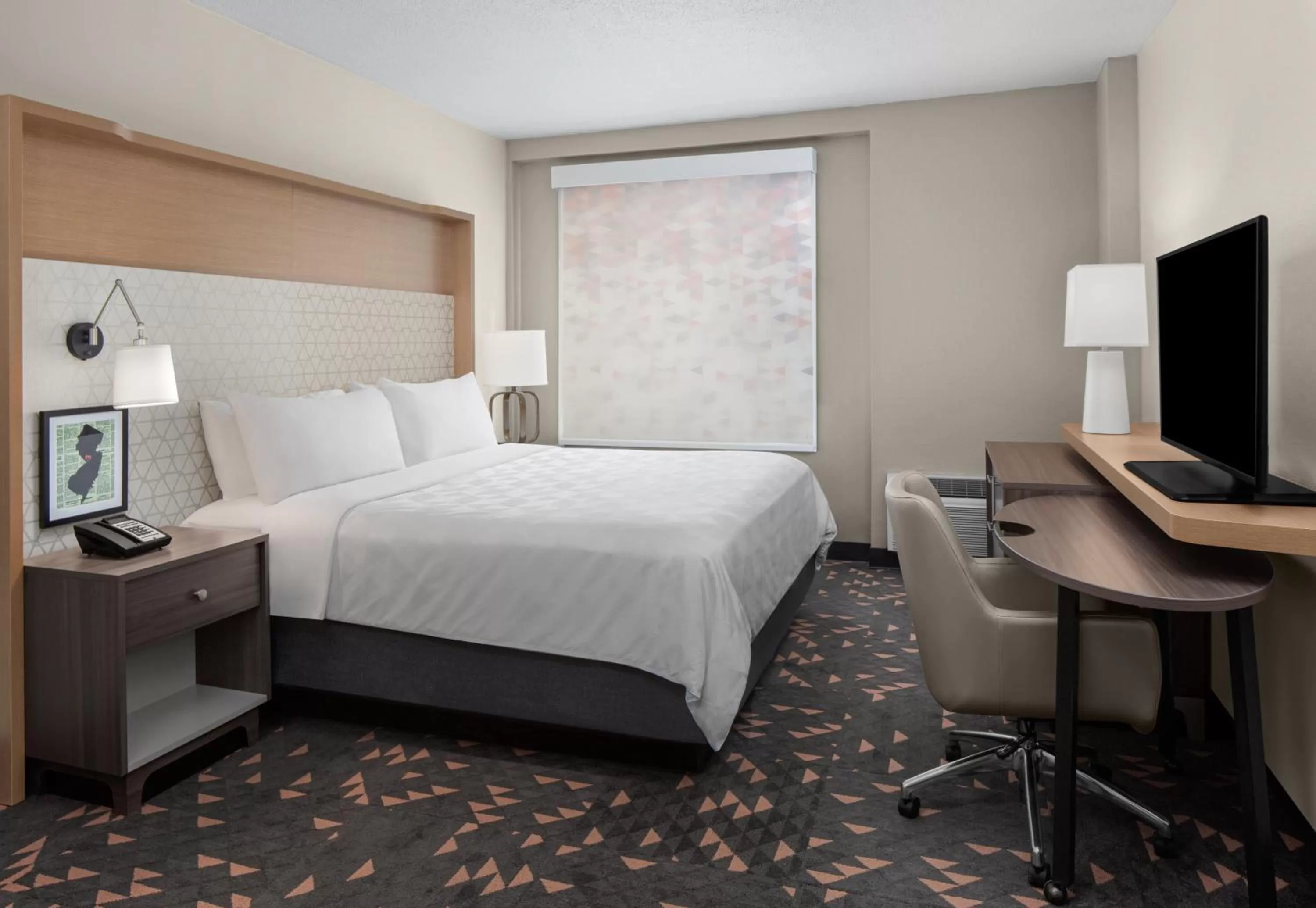 Photo of the whole room, Bed in Holiday Inn Hasbrouck Heights-Meadowlands by IHG