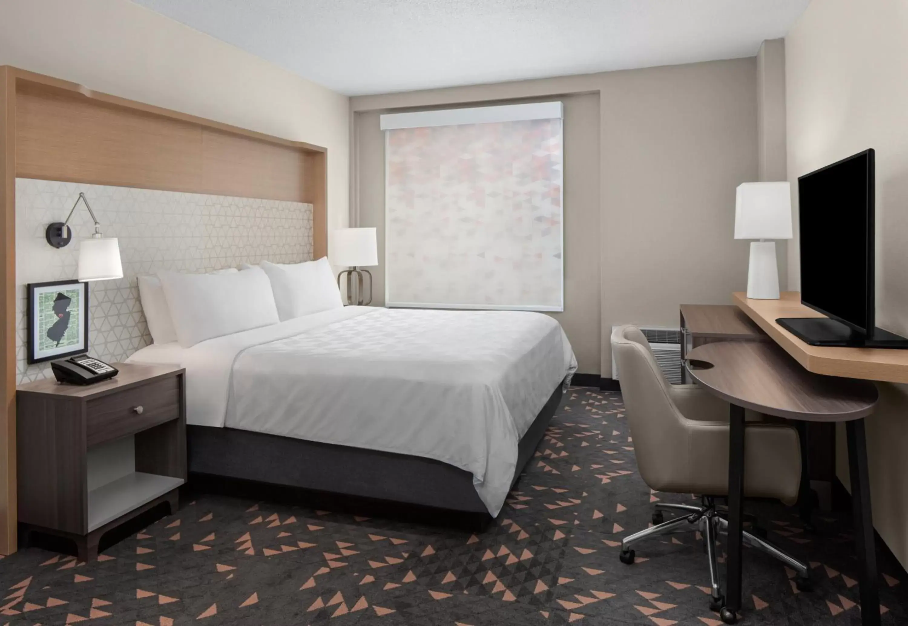 Photo of the whole room, Bed in Holiday Inn Hasbrouck Heights-Meadowlands, an IHG Hotel