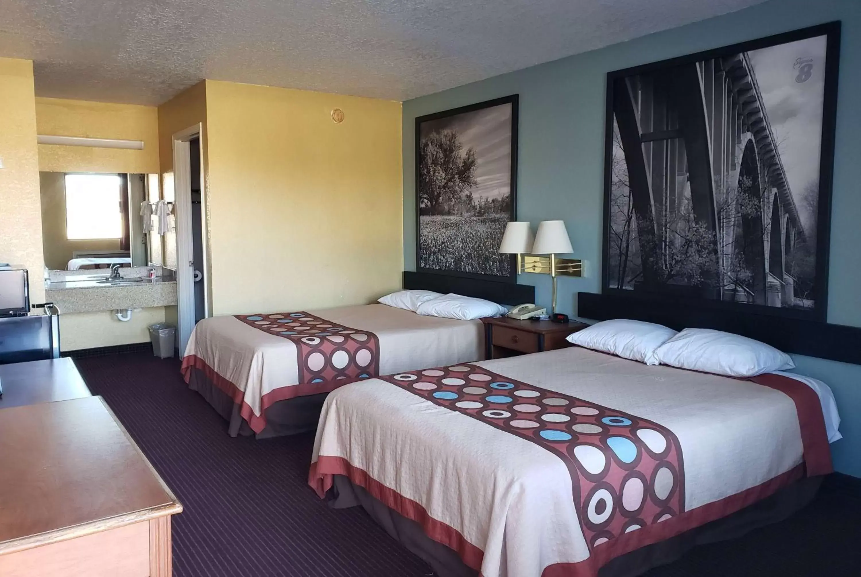 Photo of the whole room, Bed in Super 8 by Wyndham Arkadelphia Caddo Valley Area