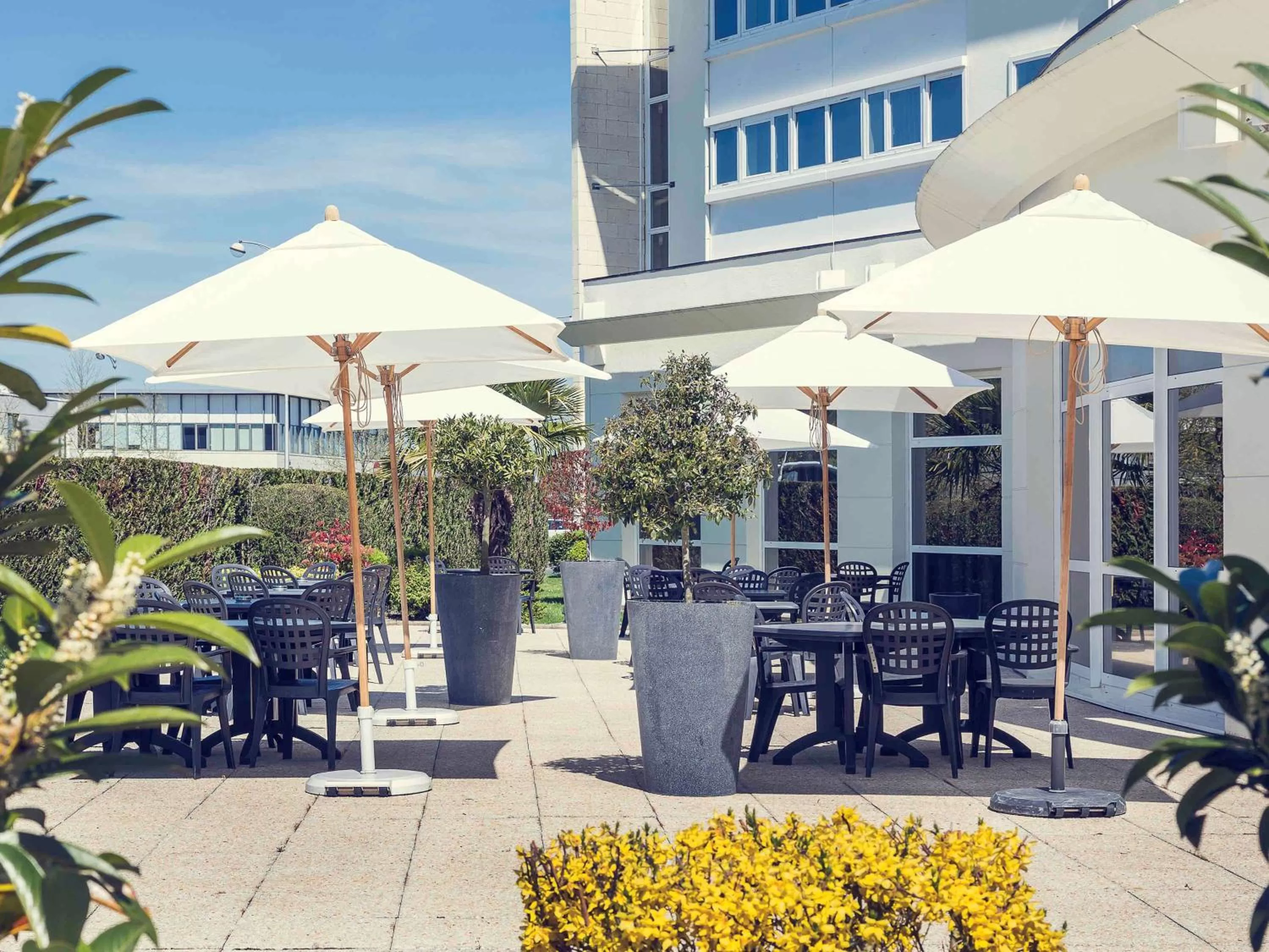 Lounge or bar in Mercure Compiègne Sud