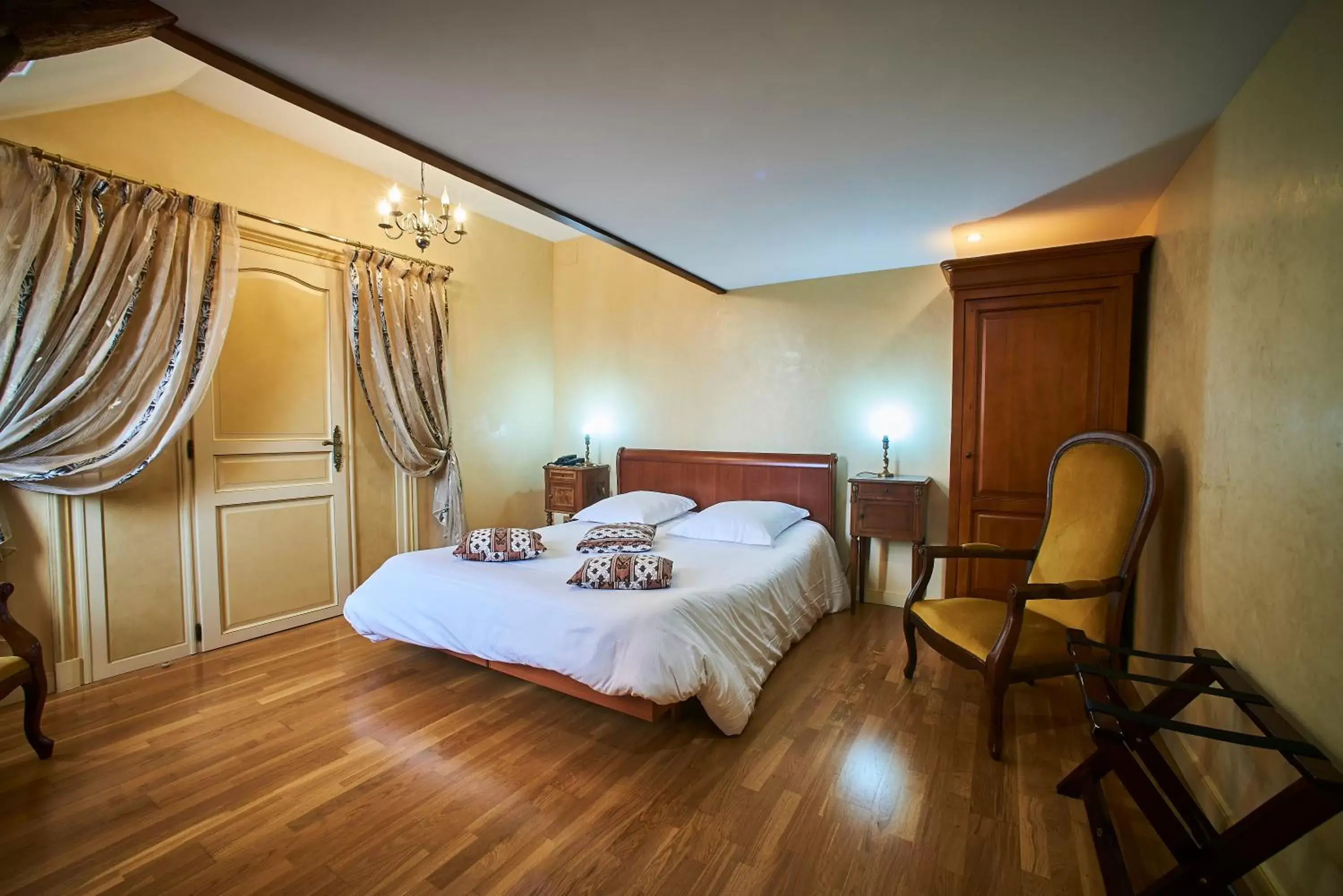 Photo of the whole room, Bed in CHATEAU DE LA RICHERIE