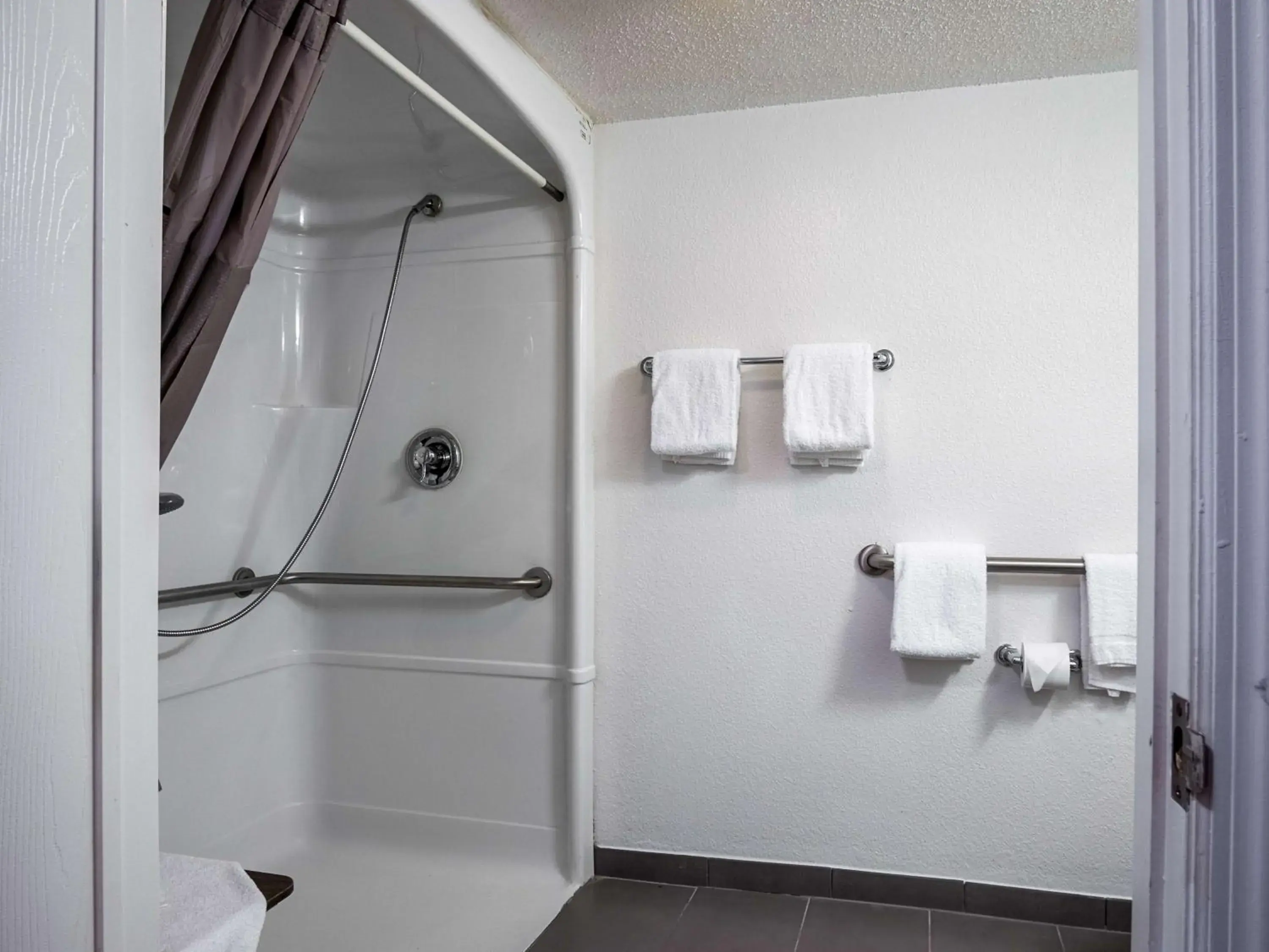 Shower in Studio 6-Miamisburg, OH - Dayton Shower in Studio 6-Miamisburg, OH - Dayton