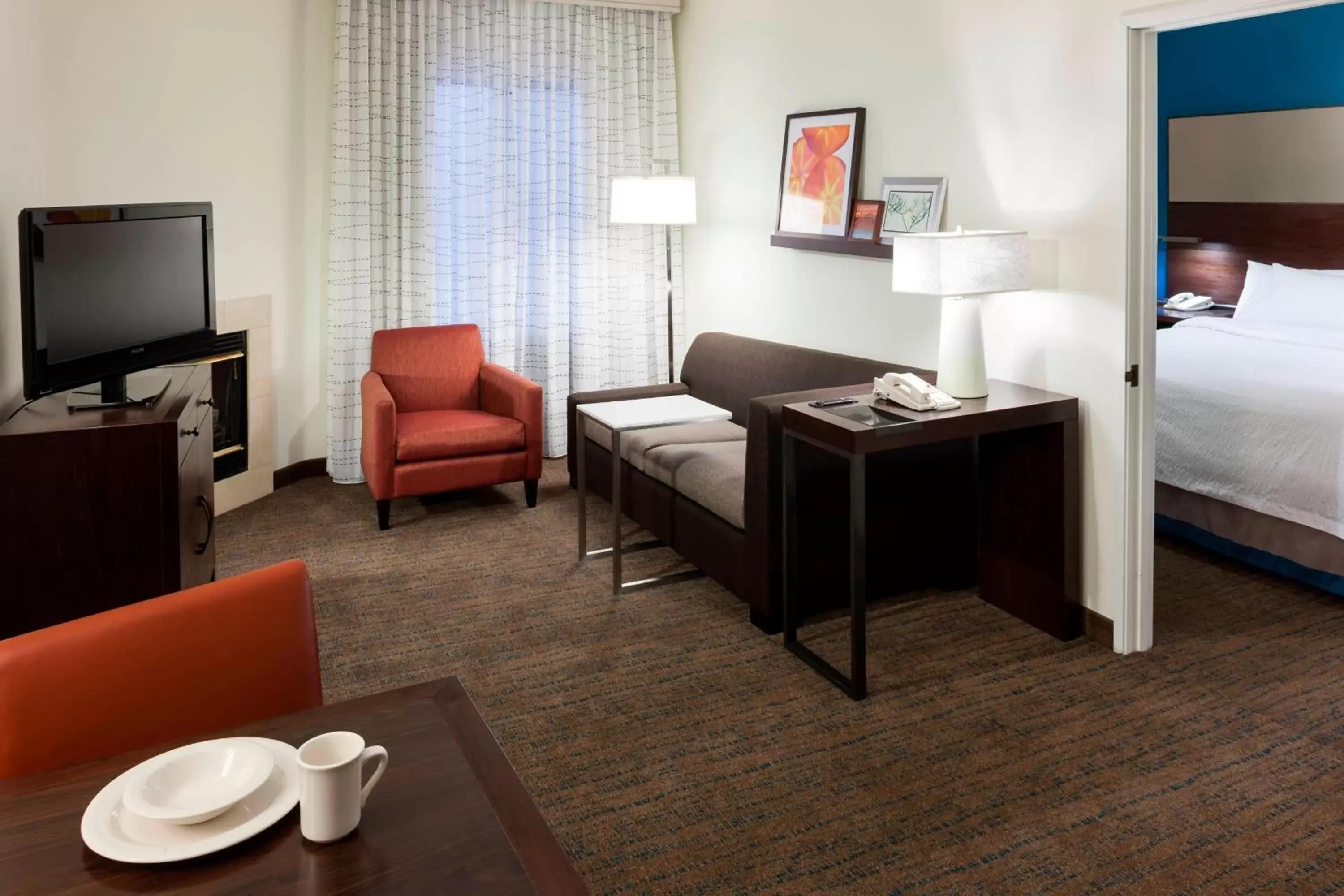 Bedroom, TV/Entertainment Center in Residence Inn by Marriott Santa Clarita Valencia