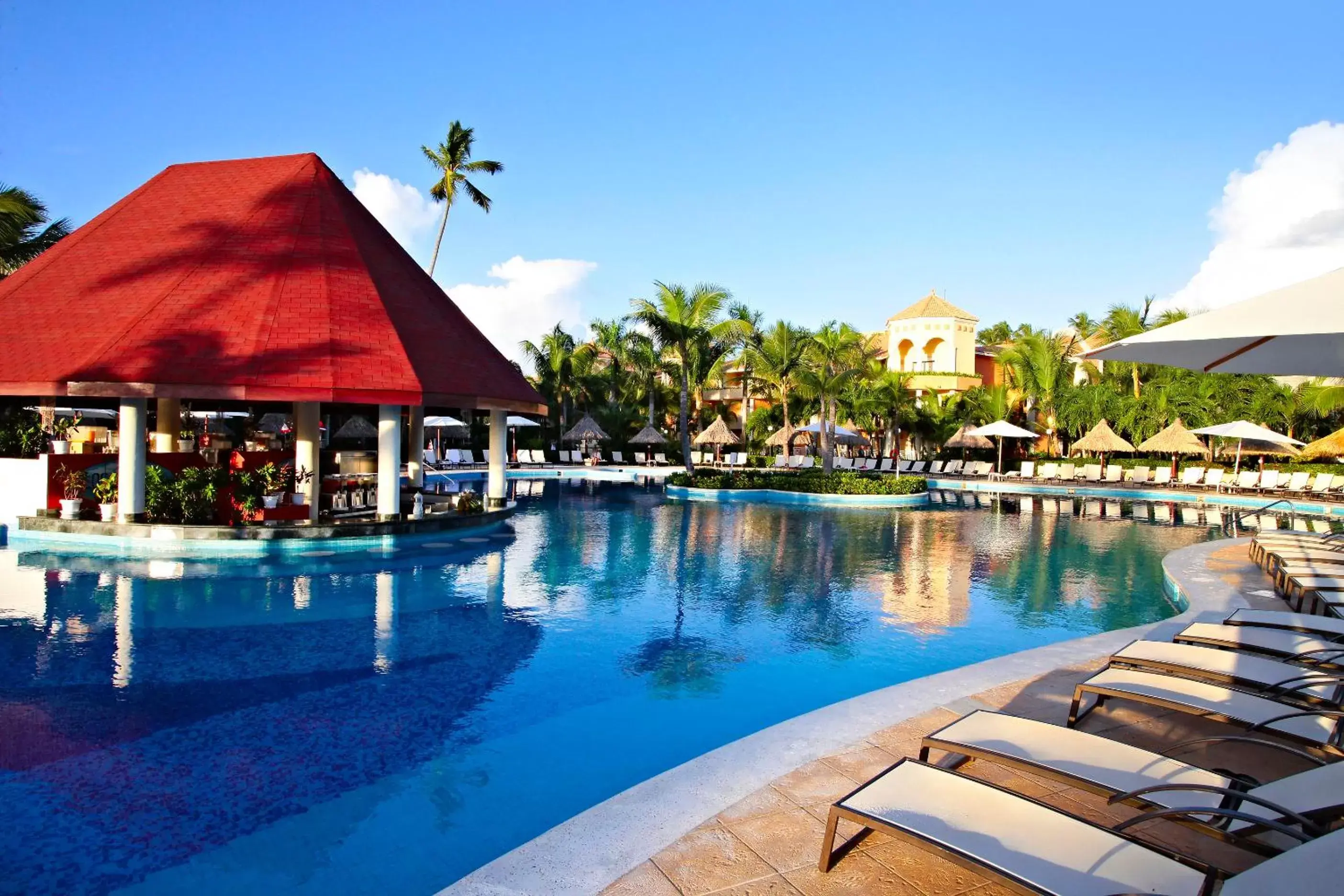 Area and facilities, Swimming Pool in Bahia Principe Luxury Ambar - Adults Only All Inclusive