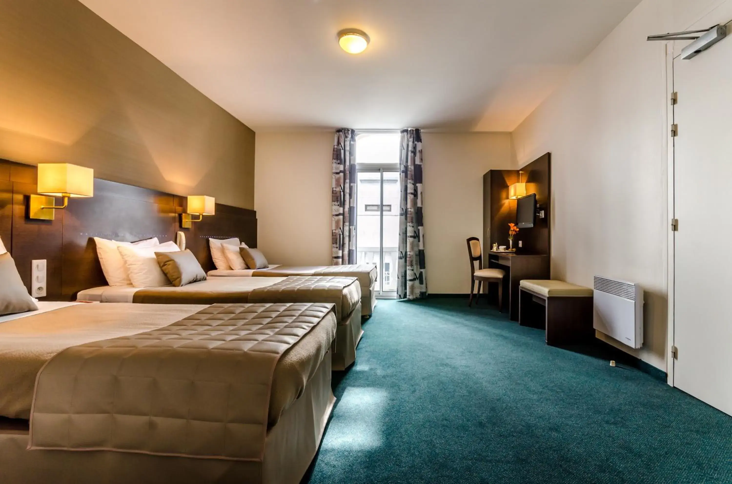 Bedroom in Hôtel Croix des Bretons - Lourdes Pyrénées