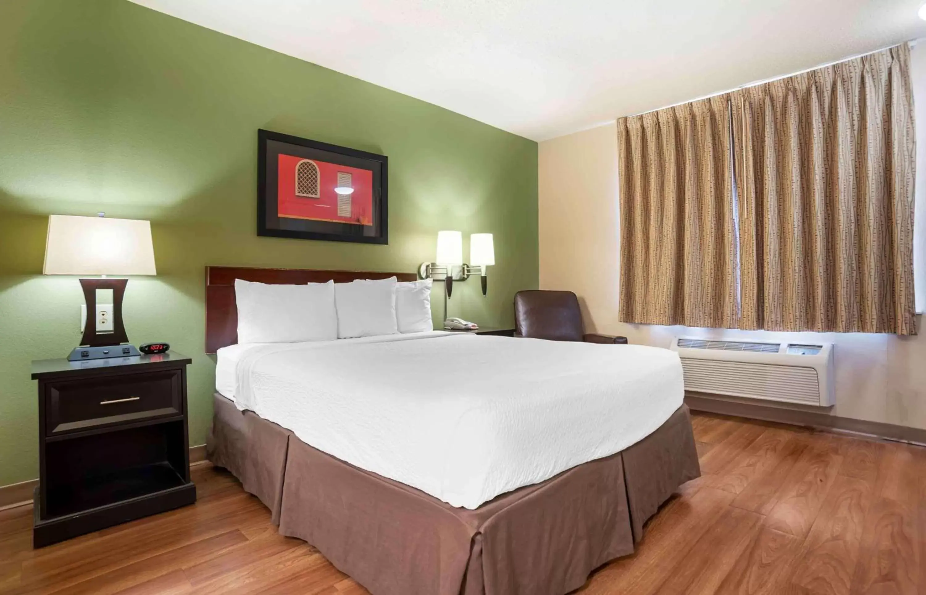 Bedroom, Bed in Extended Stay America Suites - Baton Rouge - Citiplace