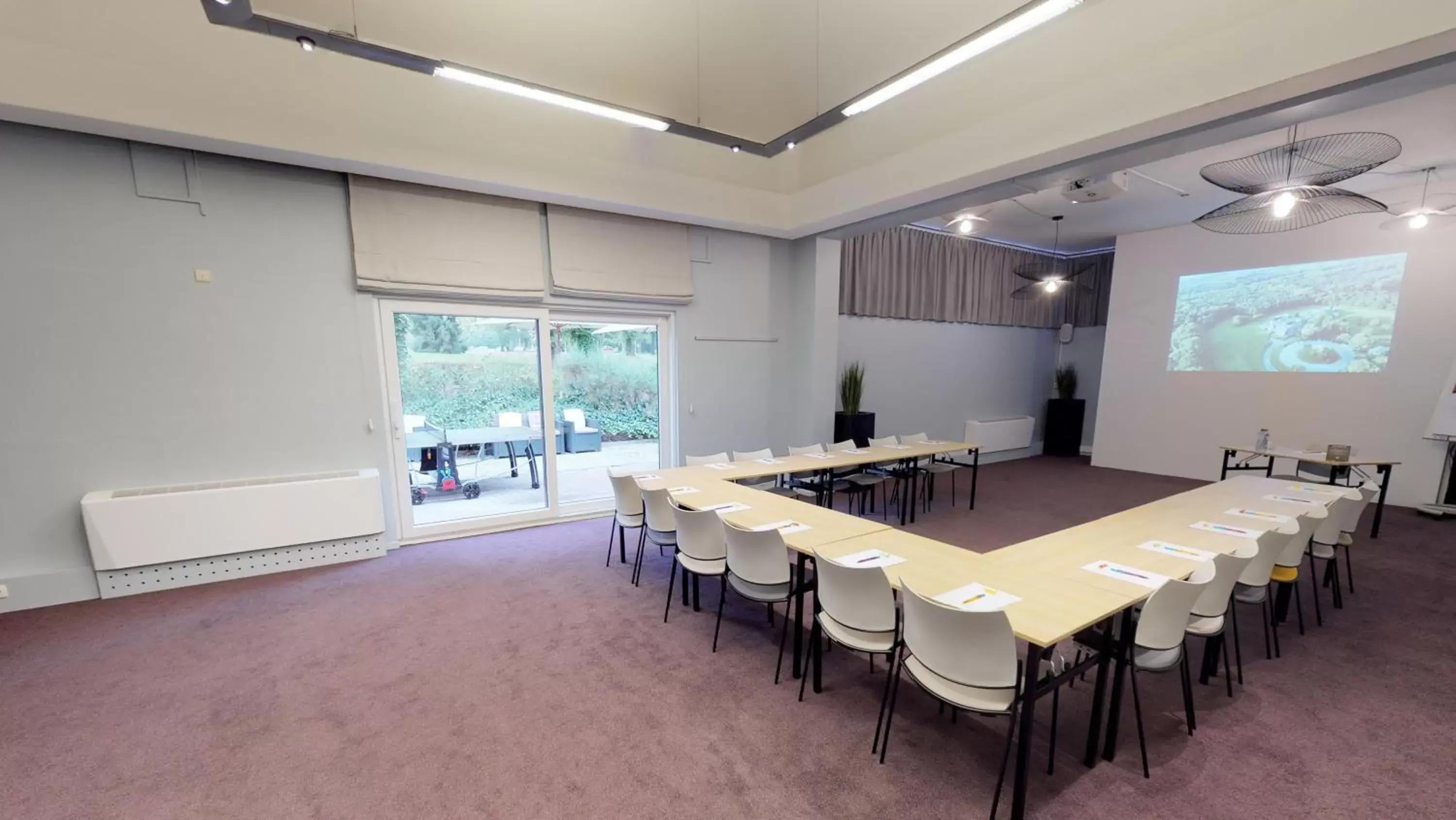 Meeting/conference room in ibis Styles Louvain-la-Neuve Hotel and Events