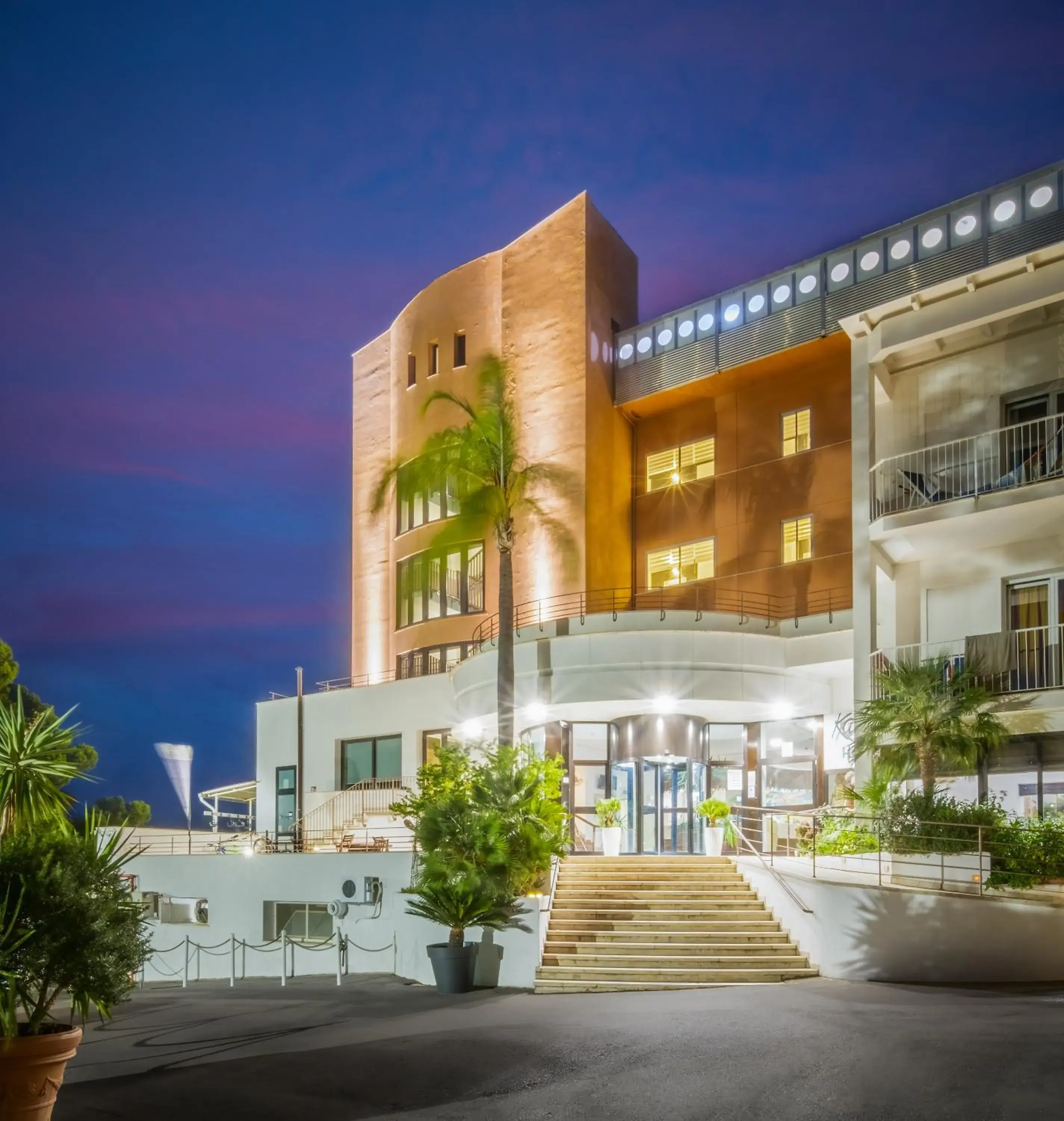 Facade/entrance, Property Building in Hotel Kalura