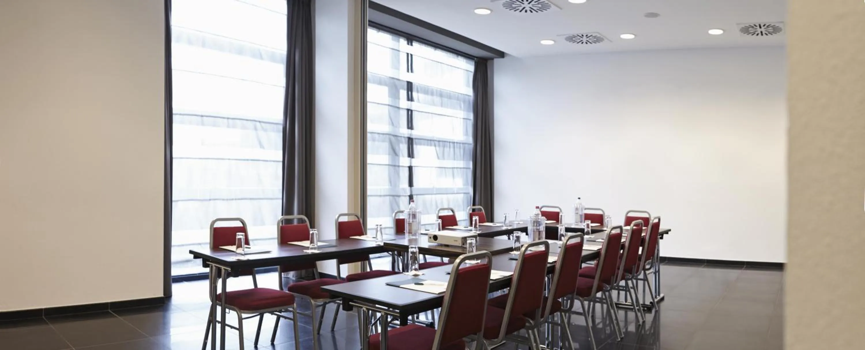 Meeting/conference room in RMH MODENA DES ARTS