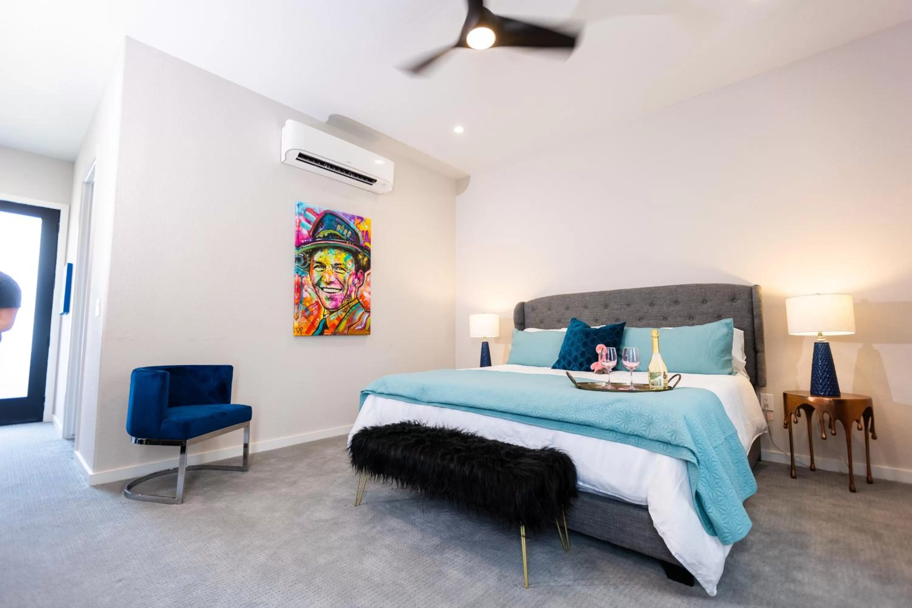 Bedroom, Bed in The Bentley Hotel on 290