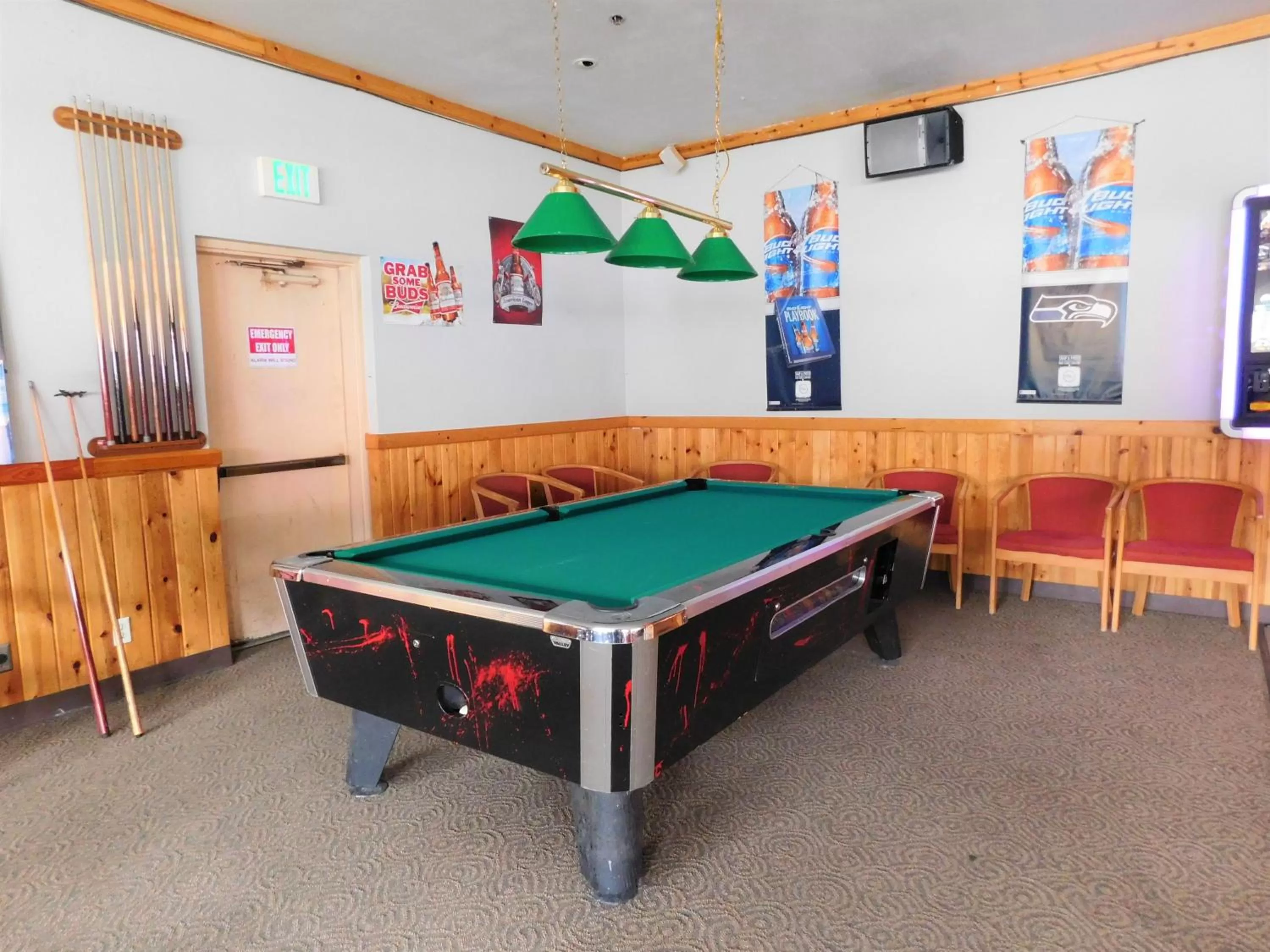 Restaurant/places to eat in The Summit Inn