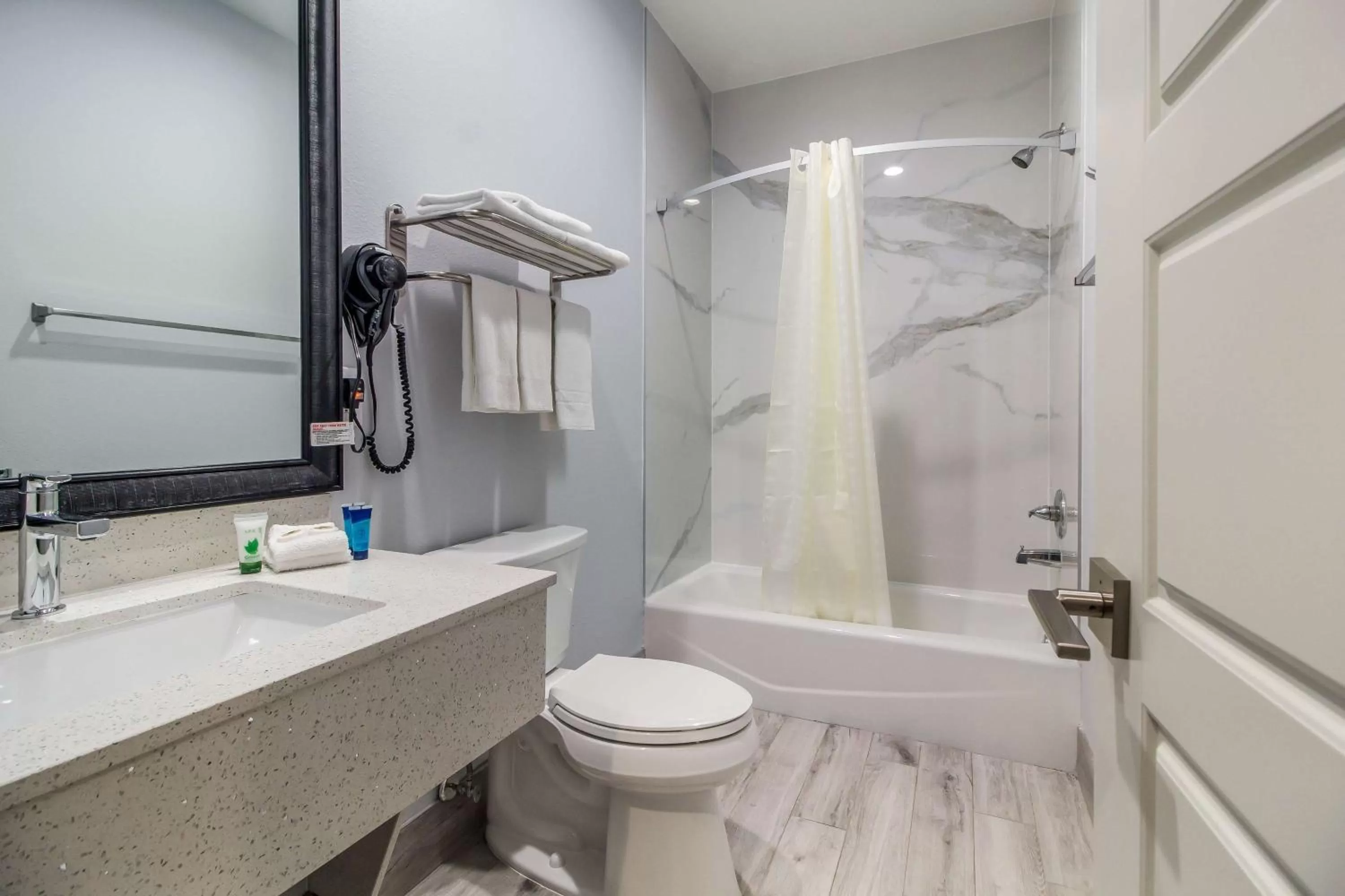 Bathroom in Studio 6 Deer Park, Tx