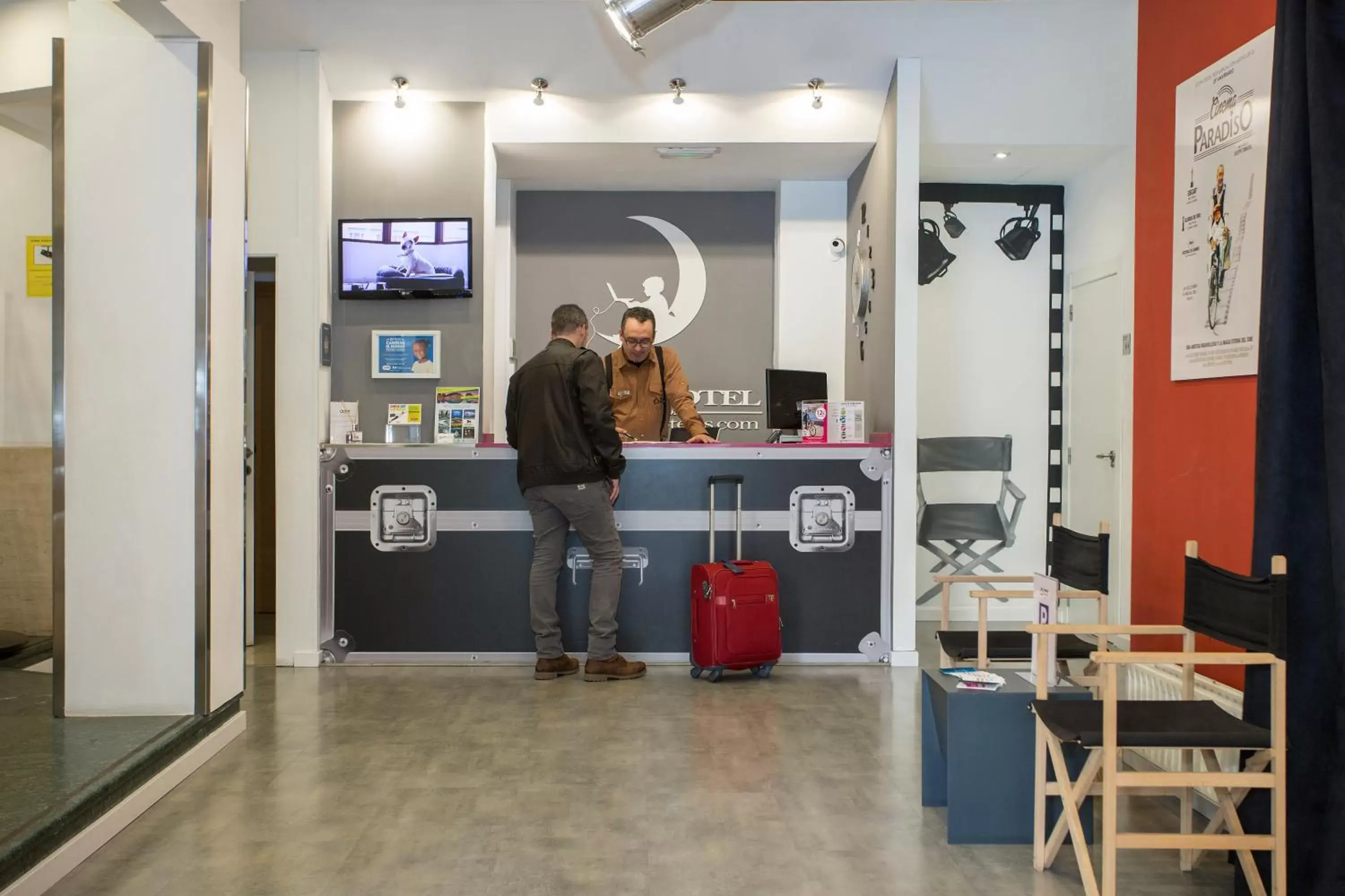 Lobby or reception, Staff in Casual del Cine Valencia