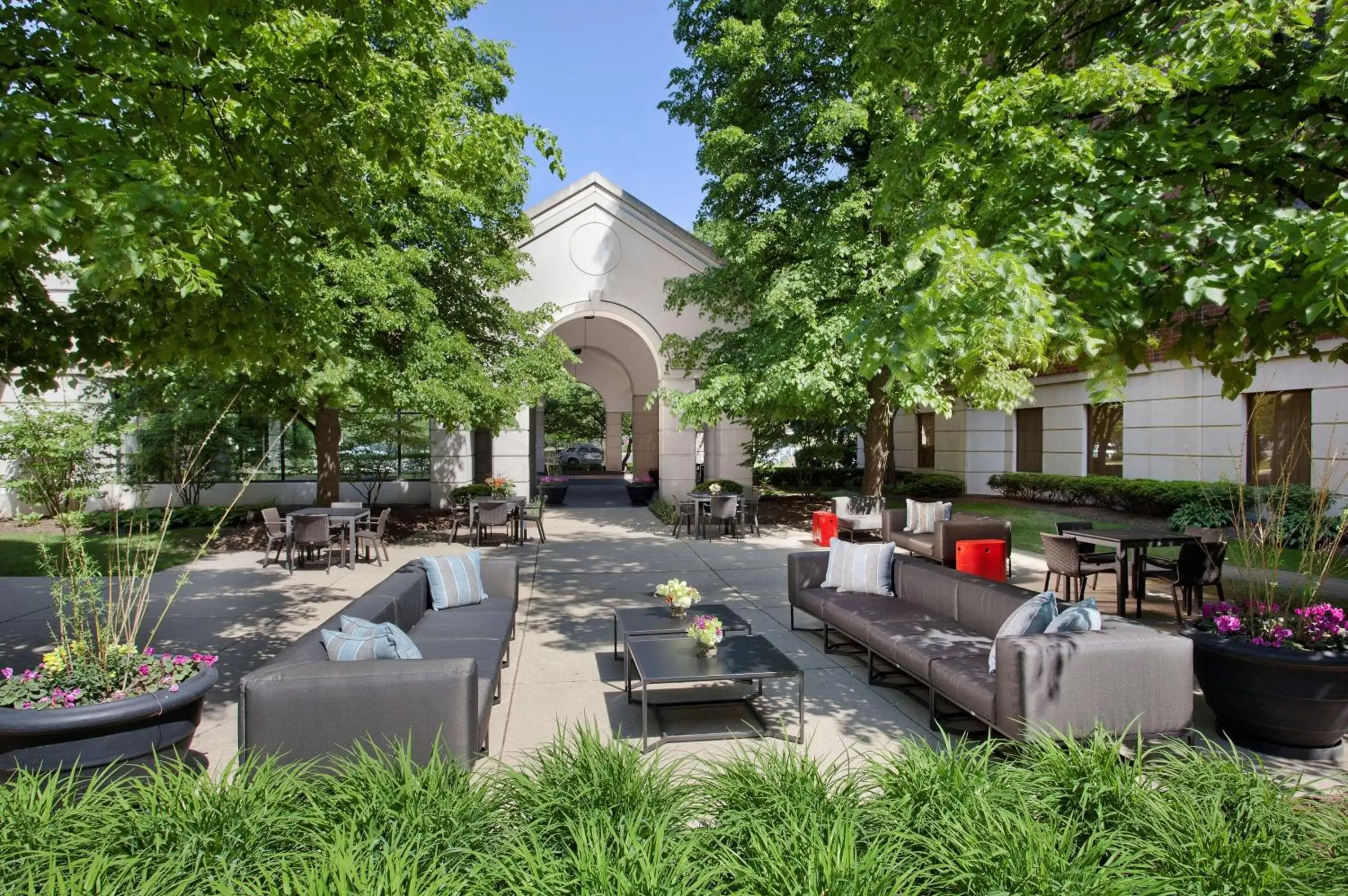 Lounge or bar in Hyatt Regency Deerfield