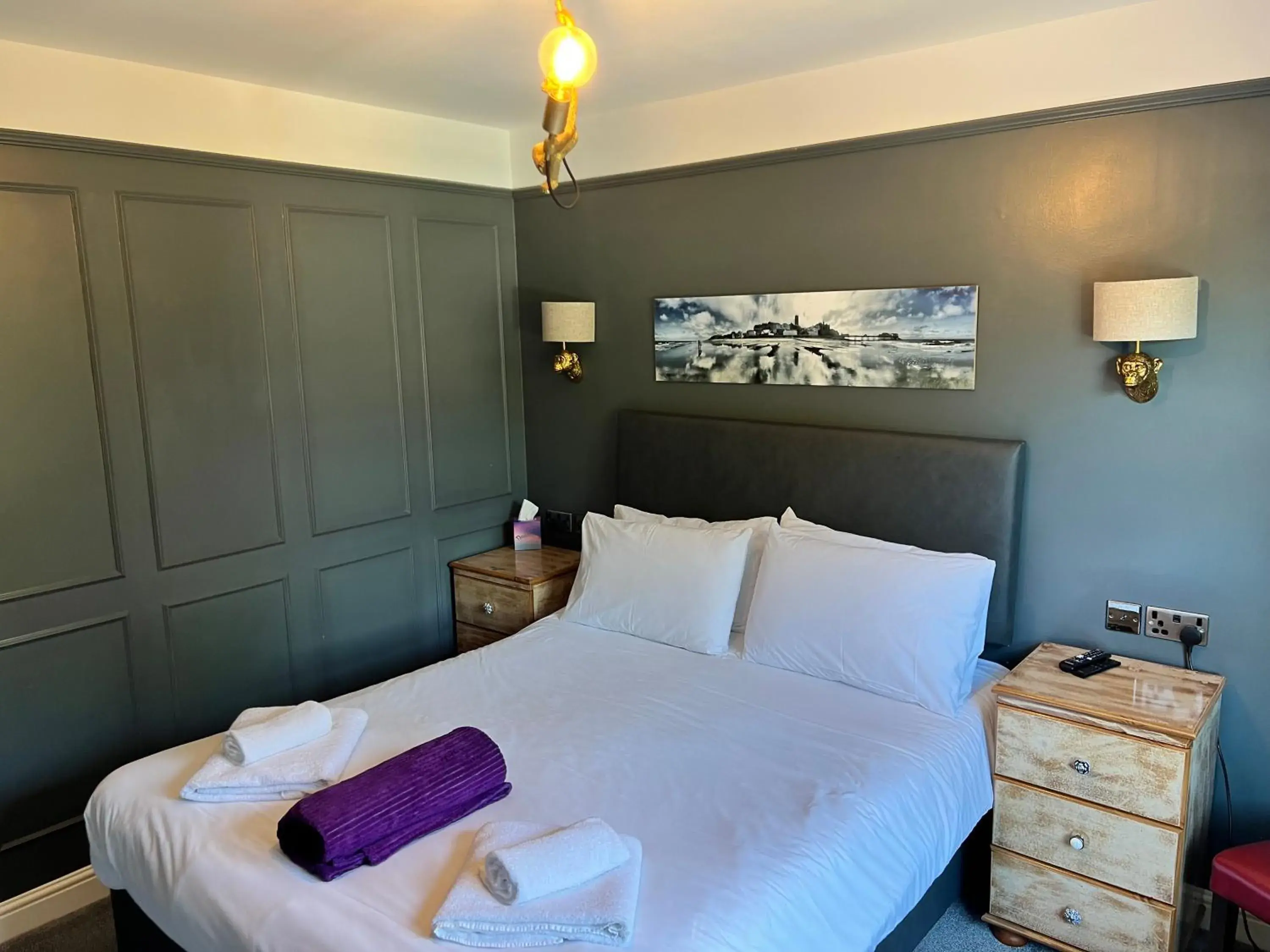 Bedroom, Bed in The Plough Inn