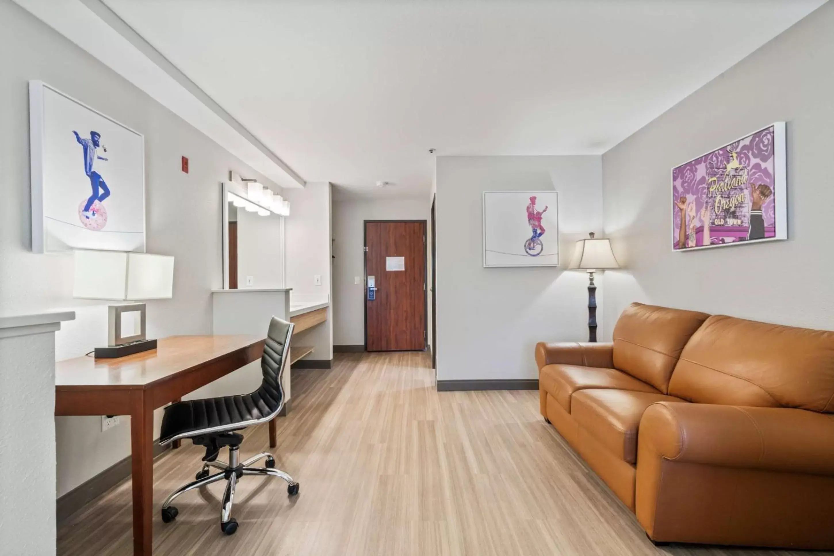 Bedroom, Seating Area in Best Western Lake Oswego Hotel & Suites