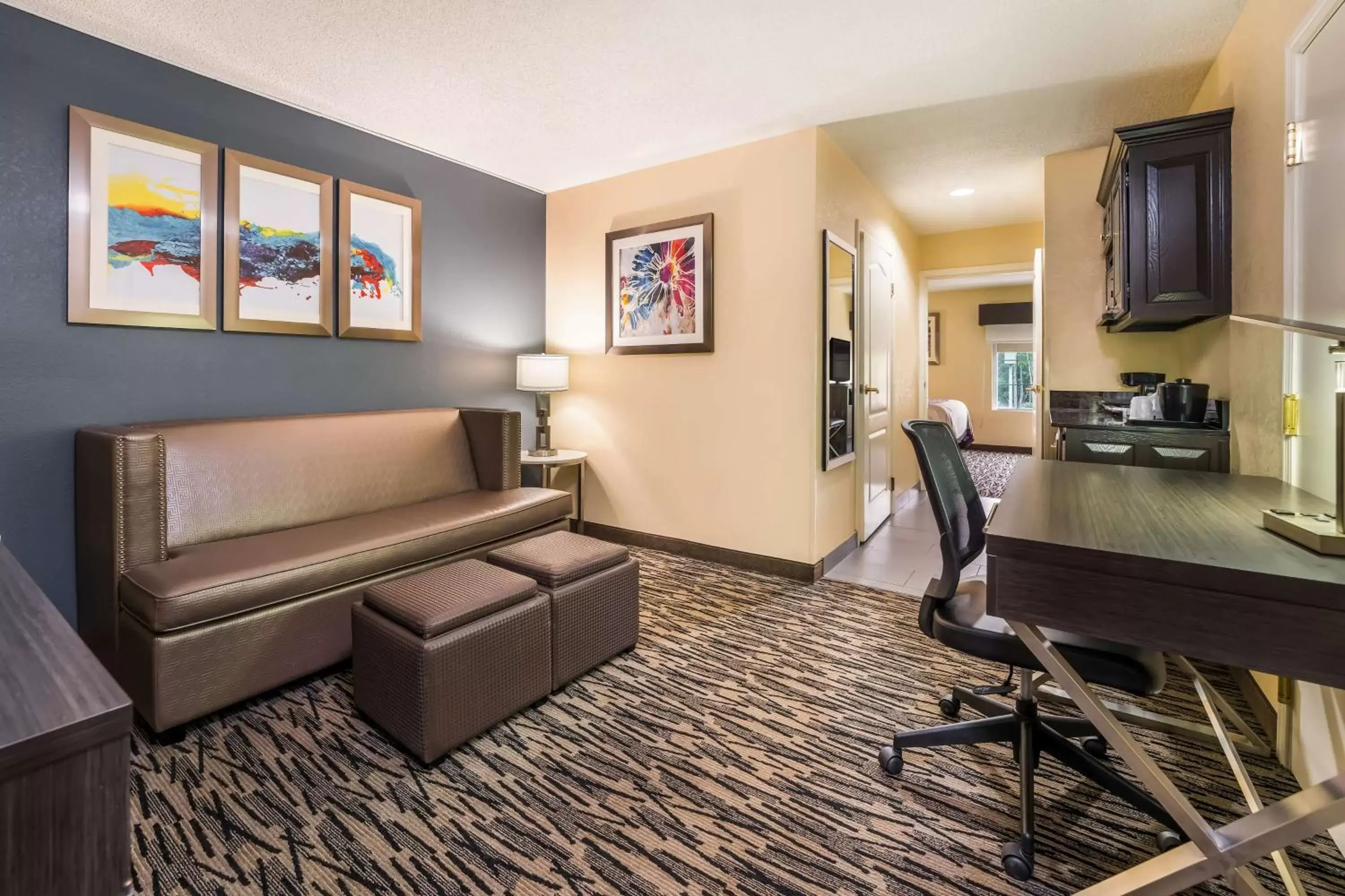 Bedroom, Seating Area in Best Western Bradbury Inn & Suites