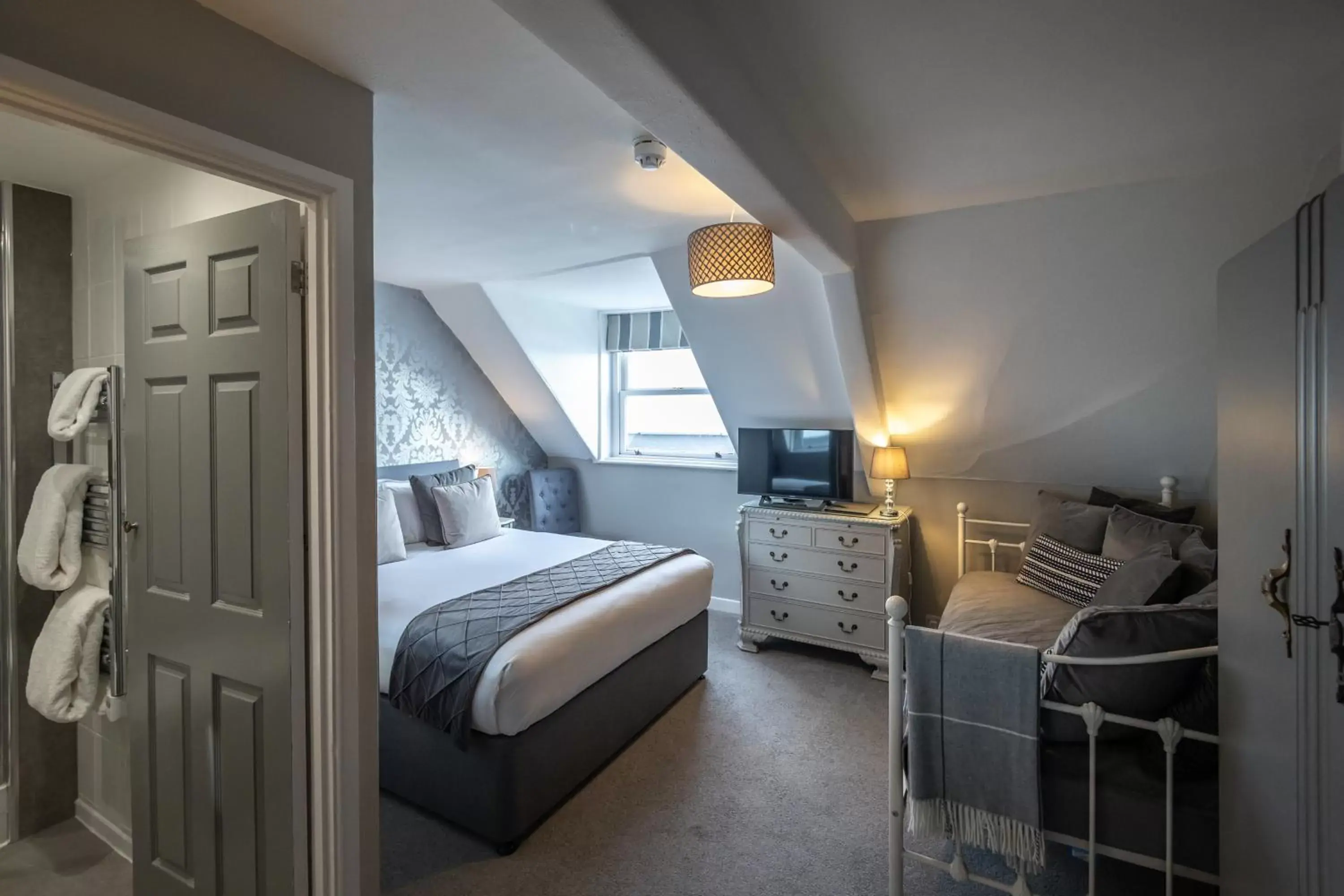 Bedroom, Bed in Gloucester House