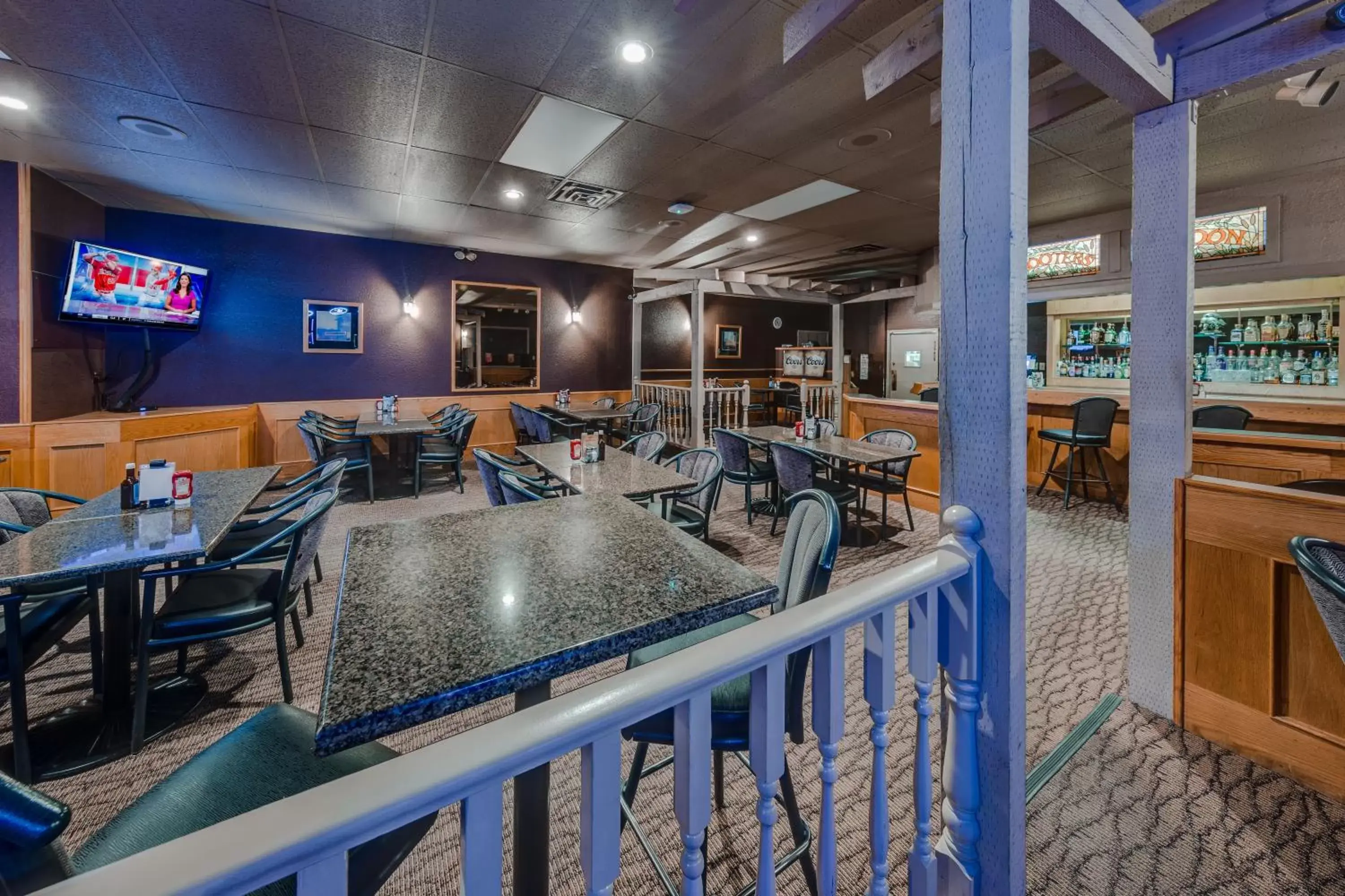 Lounge or bar in Heritage Inn Hotel & Convention Centre - High River