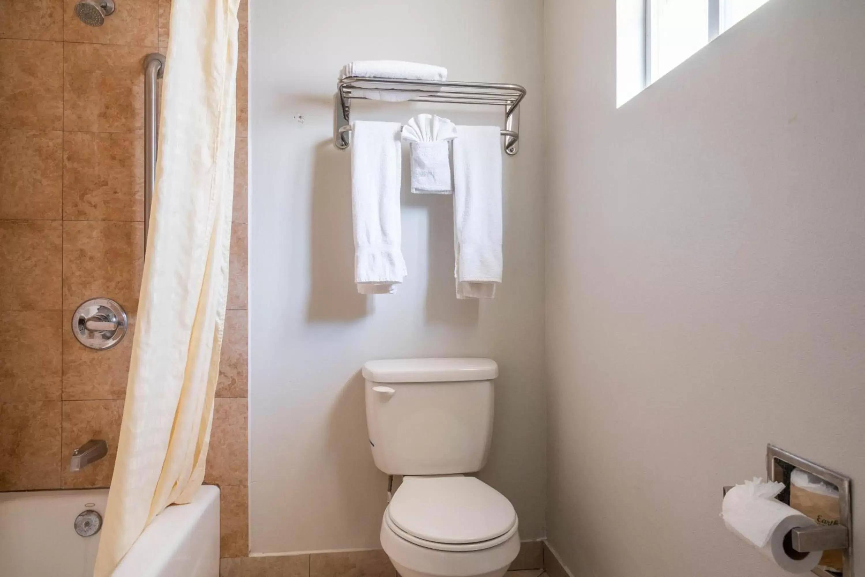 Bathroom in Solaire Inn & Suites