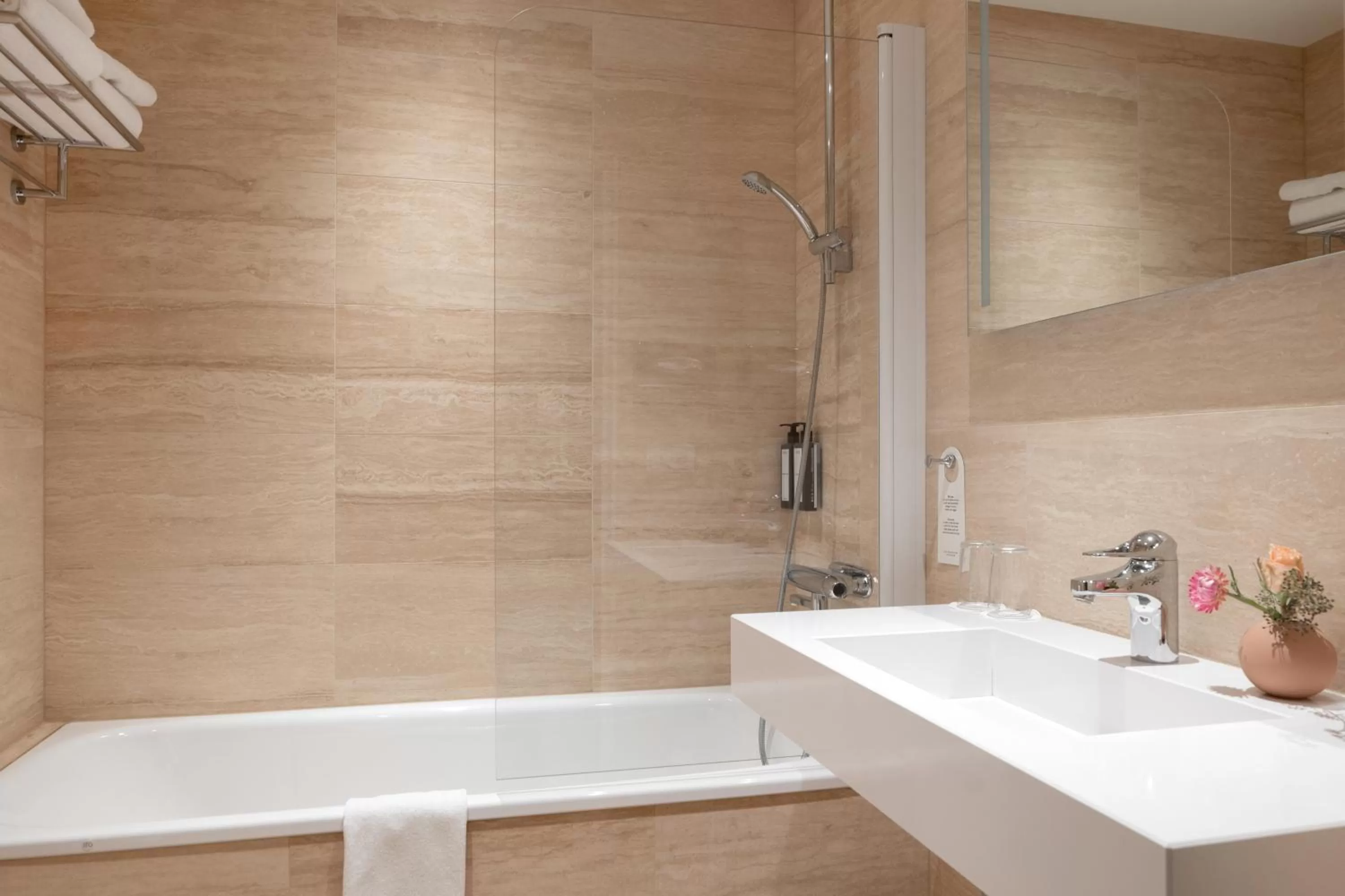 Bathroom in Elite Palace Hotel & Spa