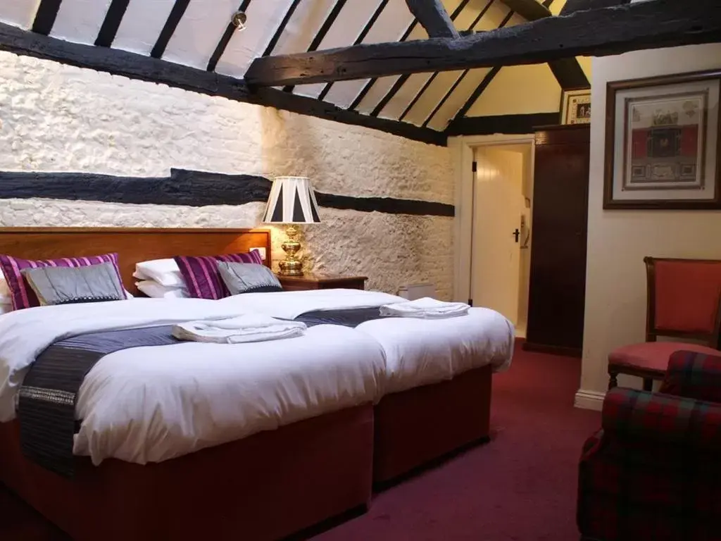 Bedroom, Bed in THE SARACENS HEAD INN