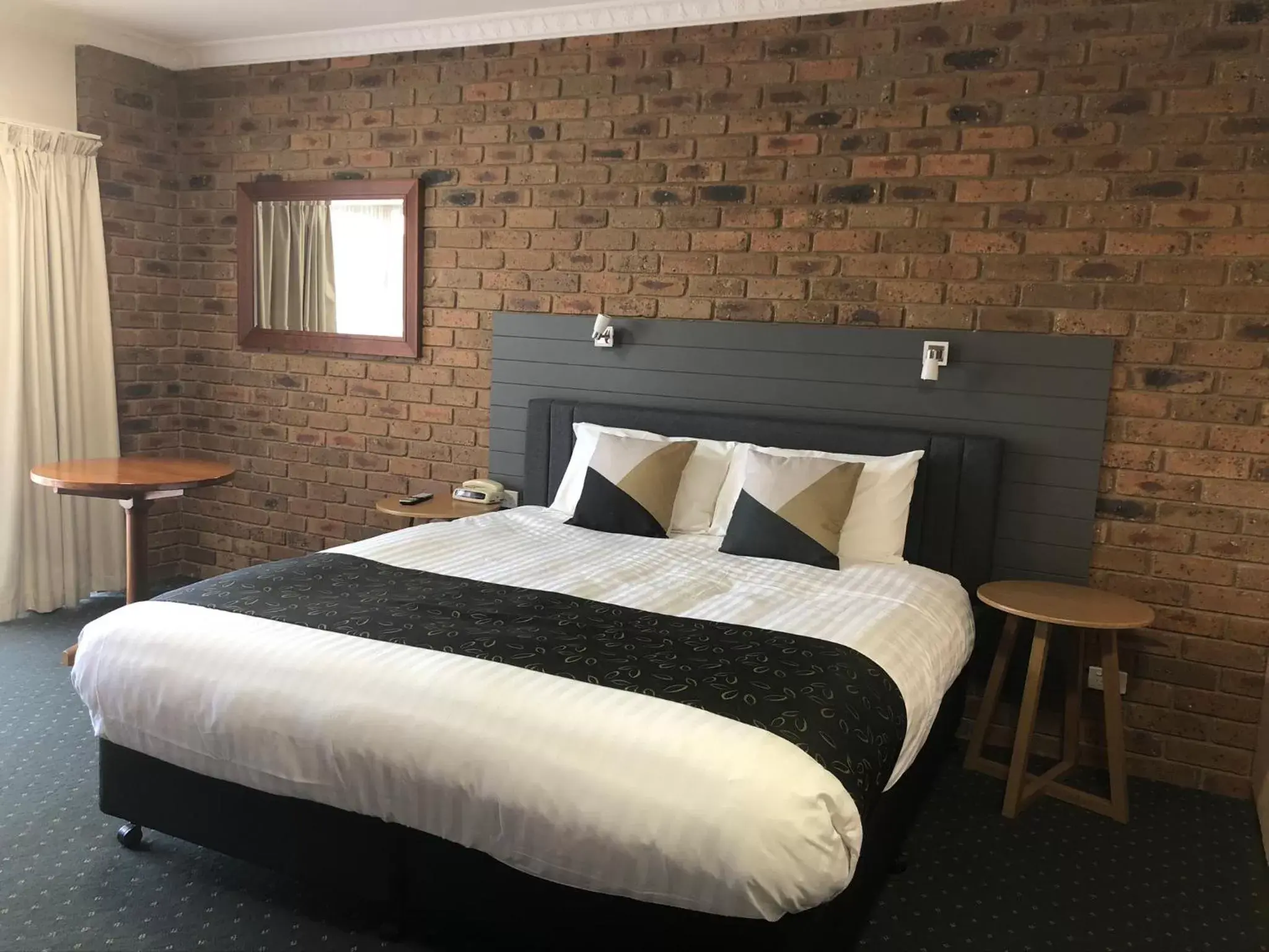 Bed in Travellers Rest Motor Inn Swan Hill